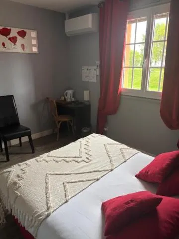 Bed in Logis Hôtel de la Tour