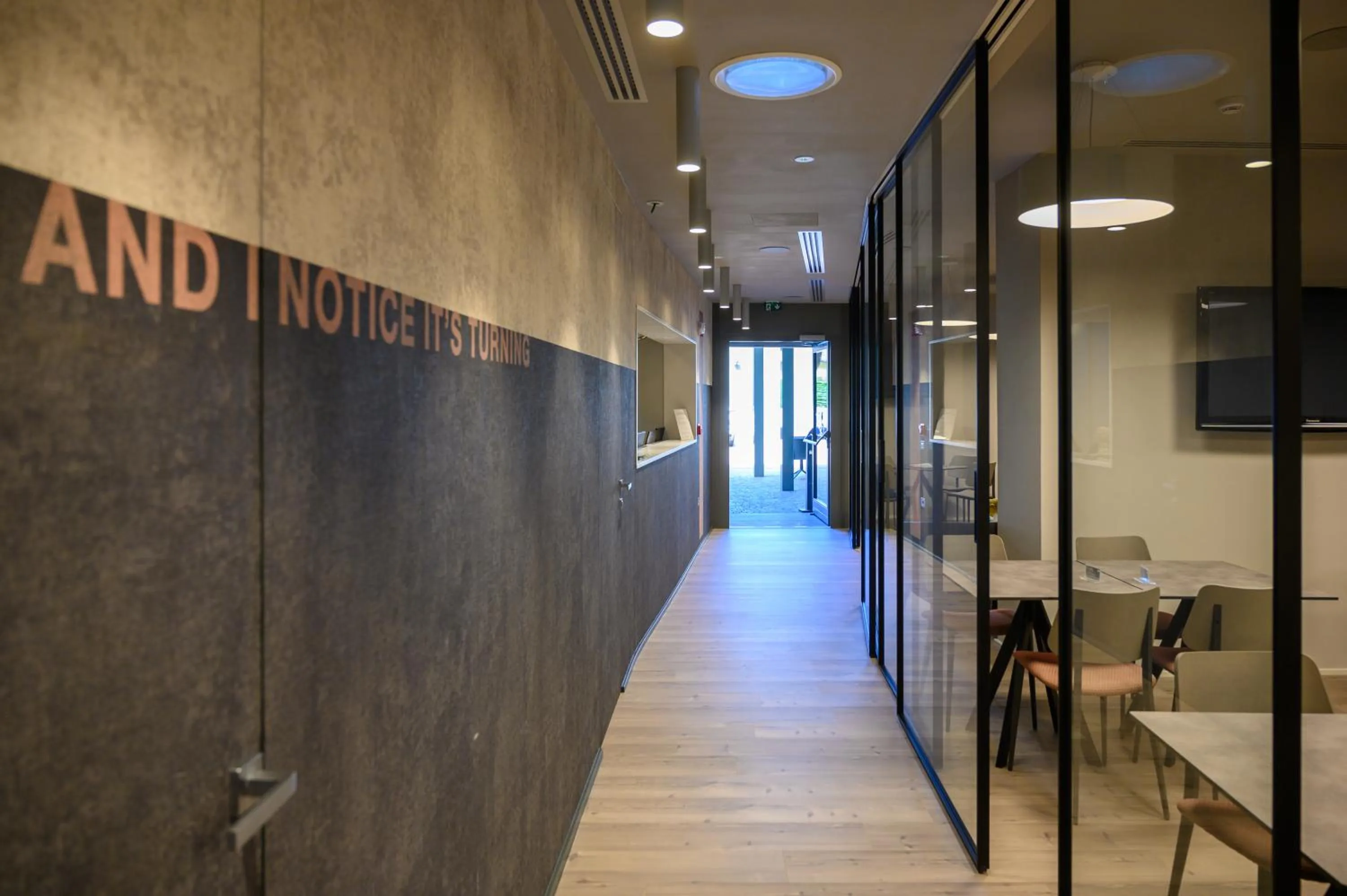 Communal lounge/ TV room in Lake Hotel Benaco