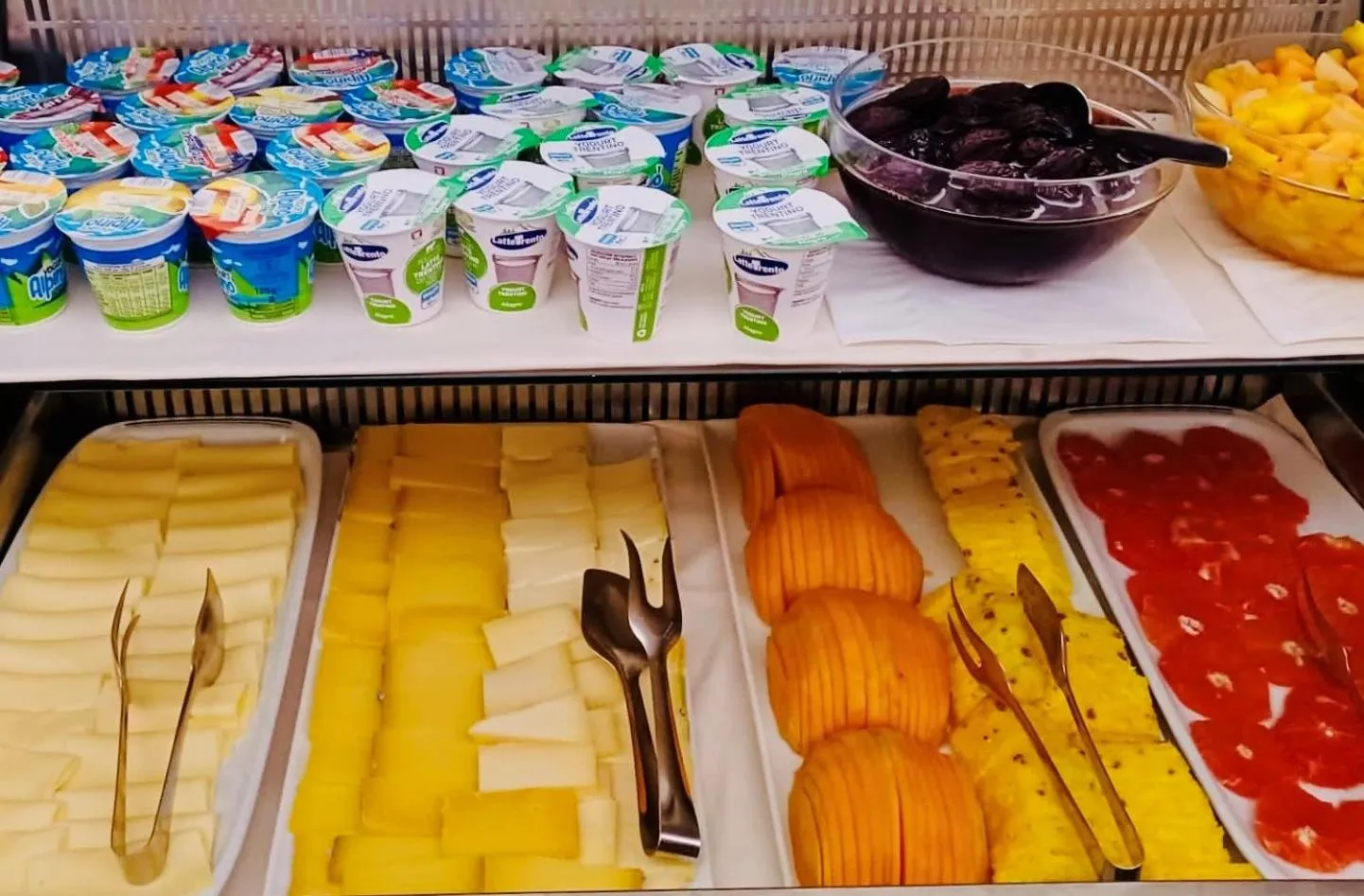 Buffet breakfast in Lake Hotel Benaco