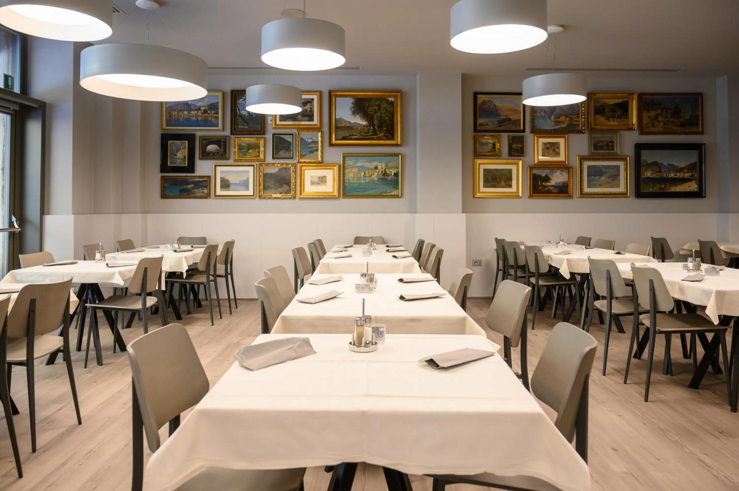 Restaurant/places to eat in Lake Hotel Benaco