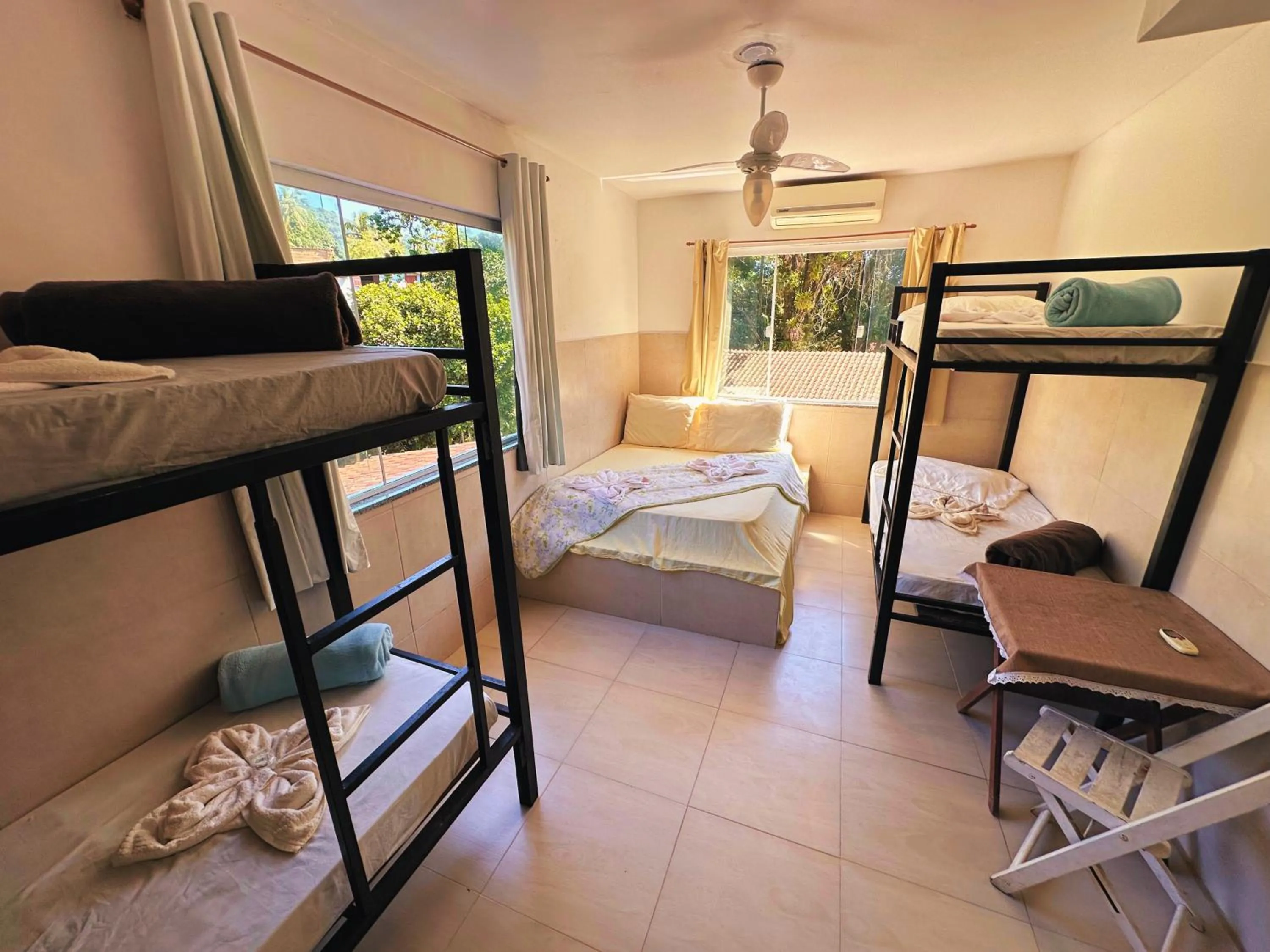 Suite with Mountain View in Mata Virgem Hostel e Pousada