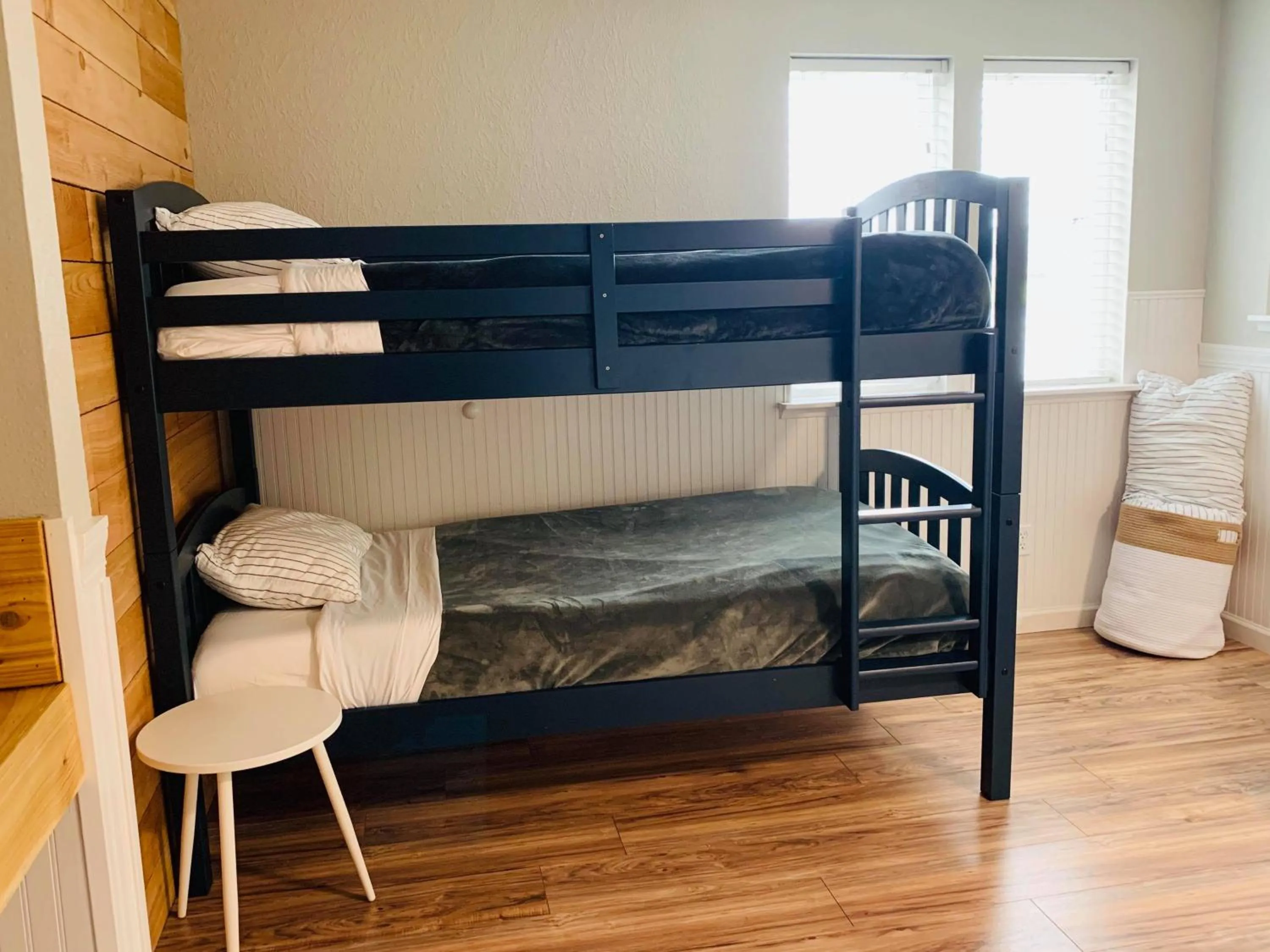 bunk bed, Bed in Boardwalk Cottages