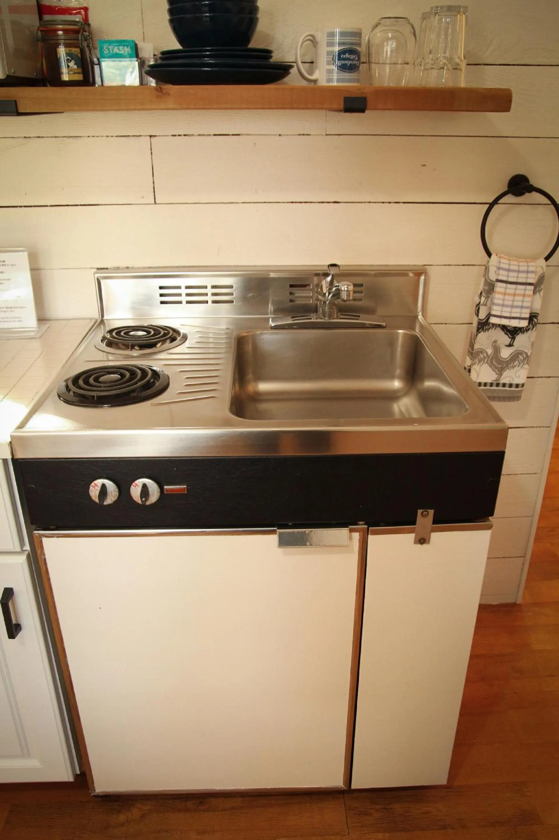 Kitchen or kitchenette in Boardwalk Cottages