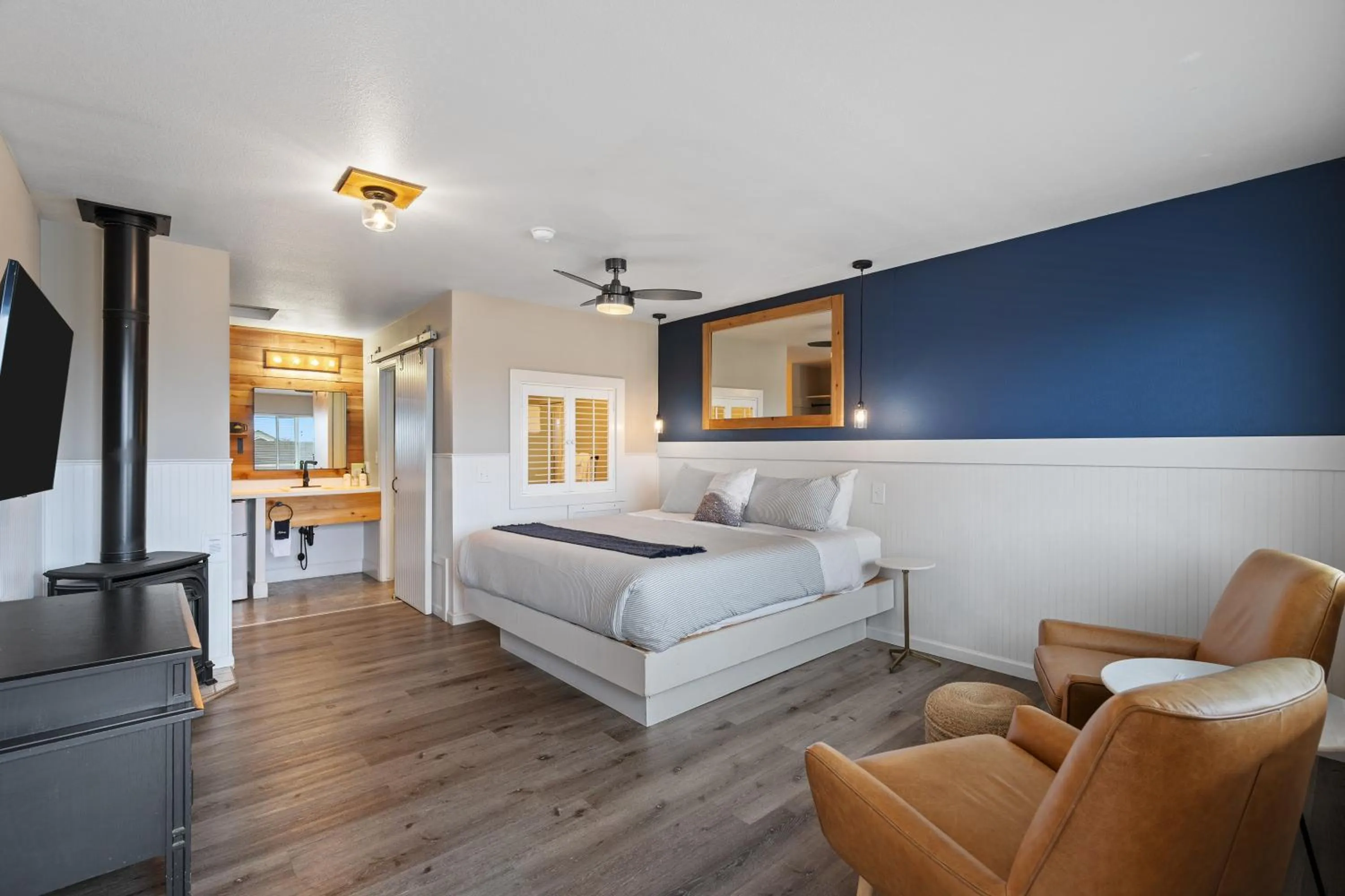 Bedroom, Bed in Boardwalk Cottages