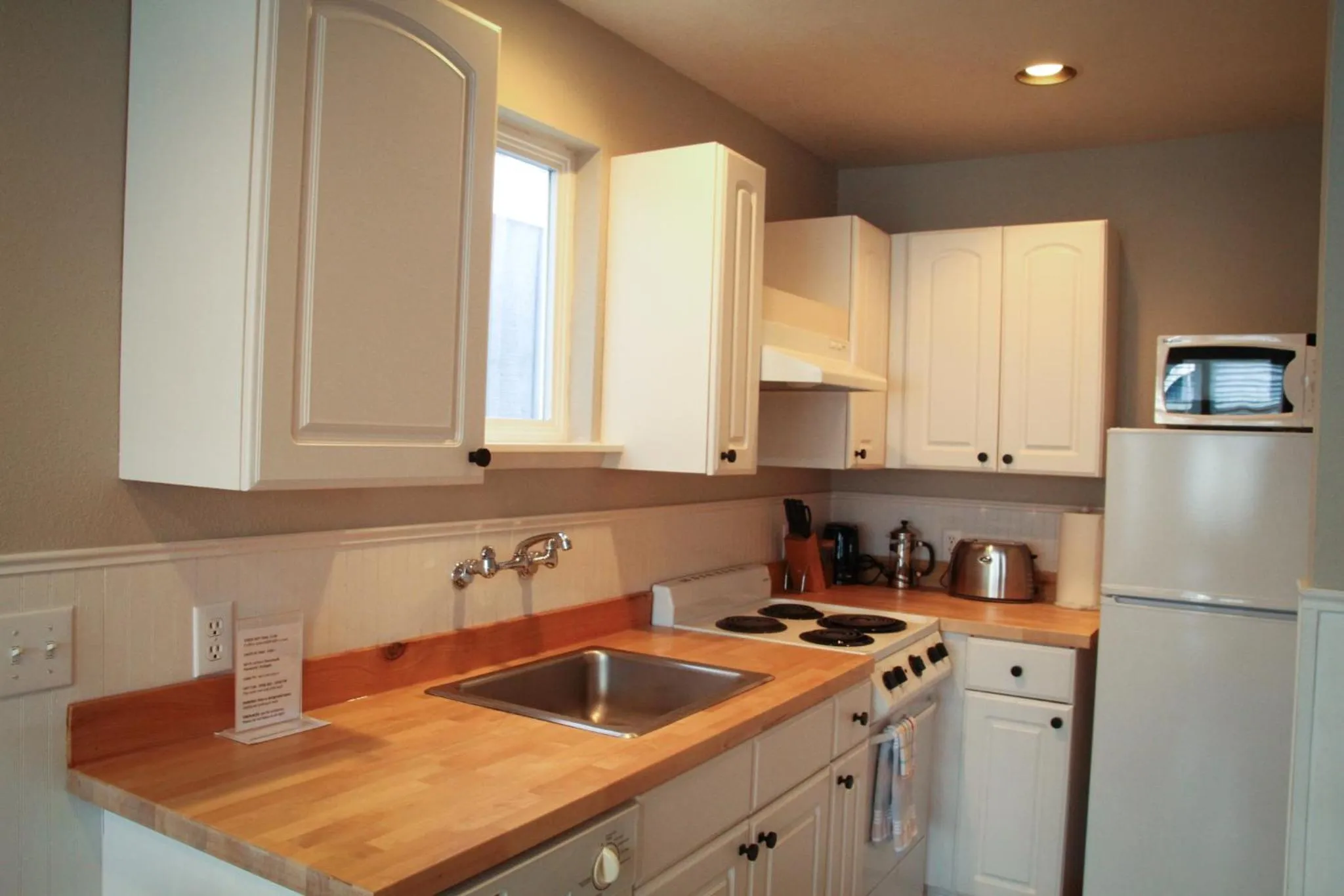Kitchen or kitchenette in Boardwalk Cottages