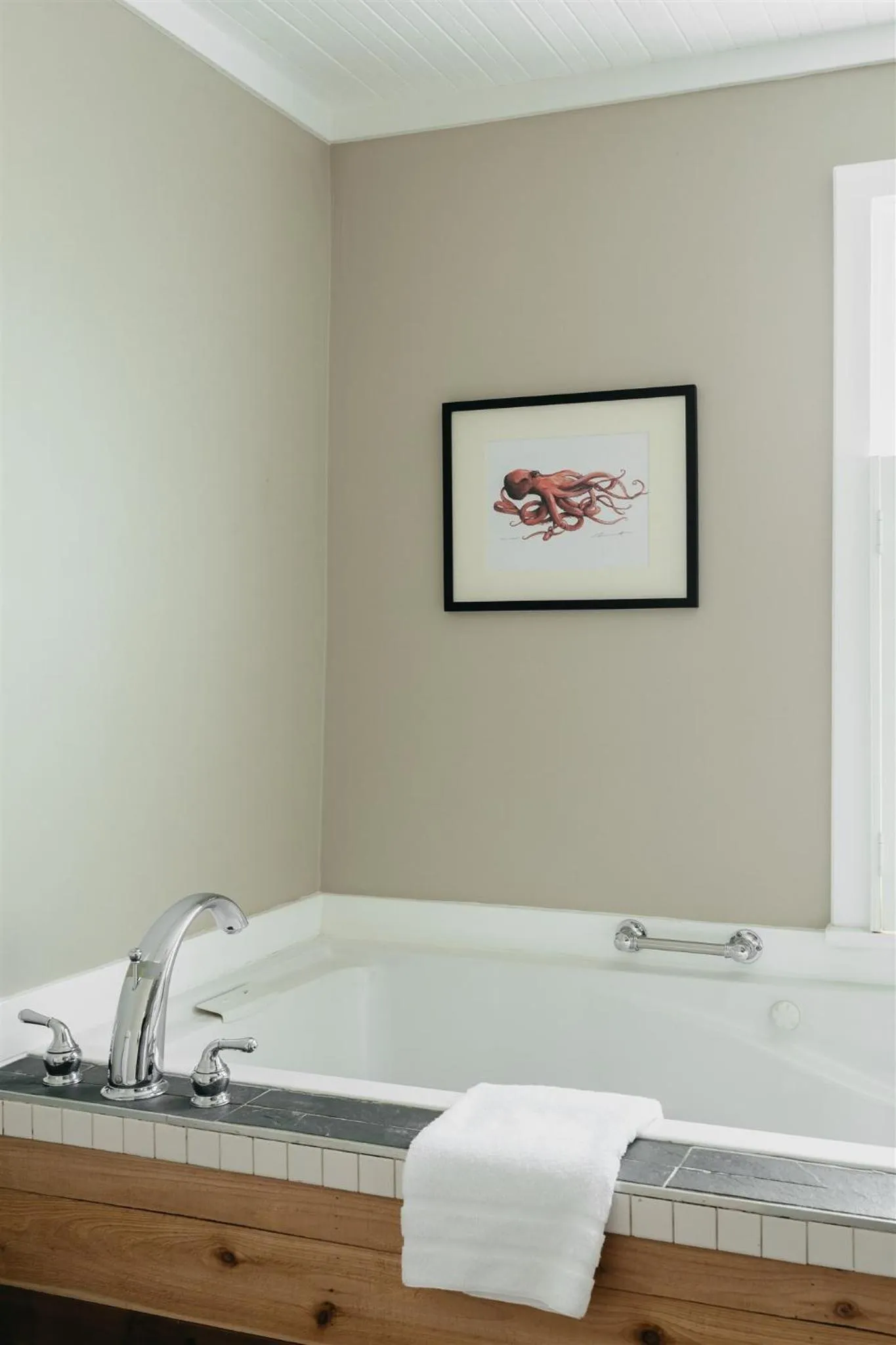 Bath in Boardwalk Cottages