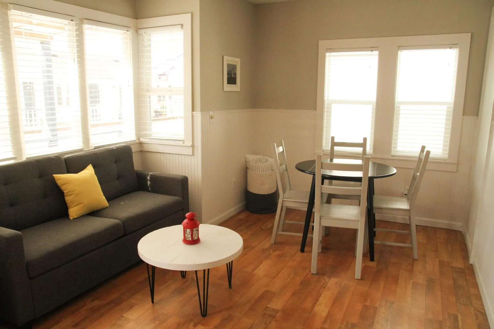 Seating area in Boardwalk Cottages
