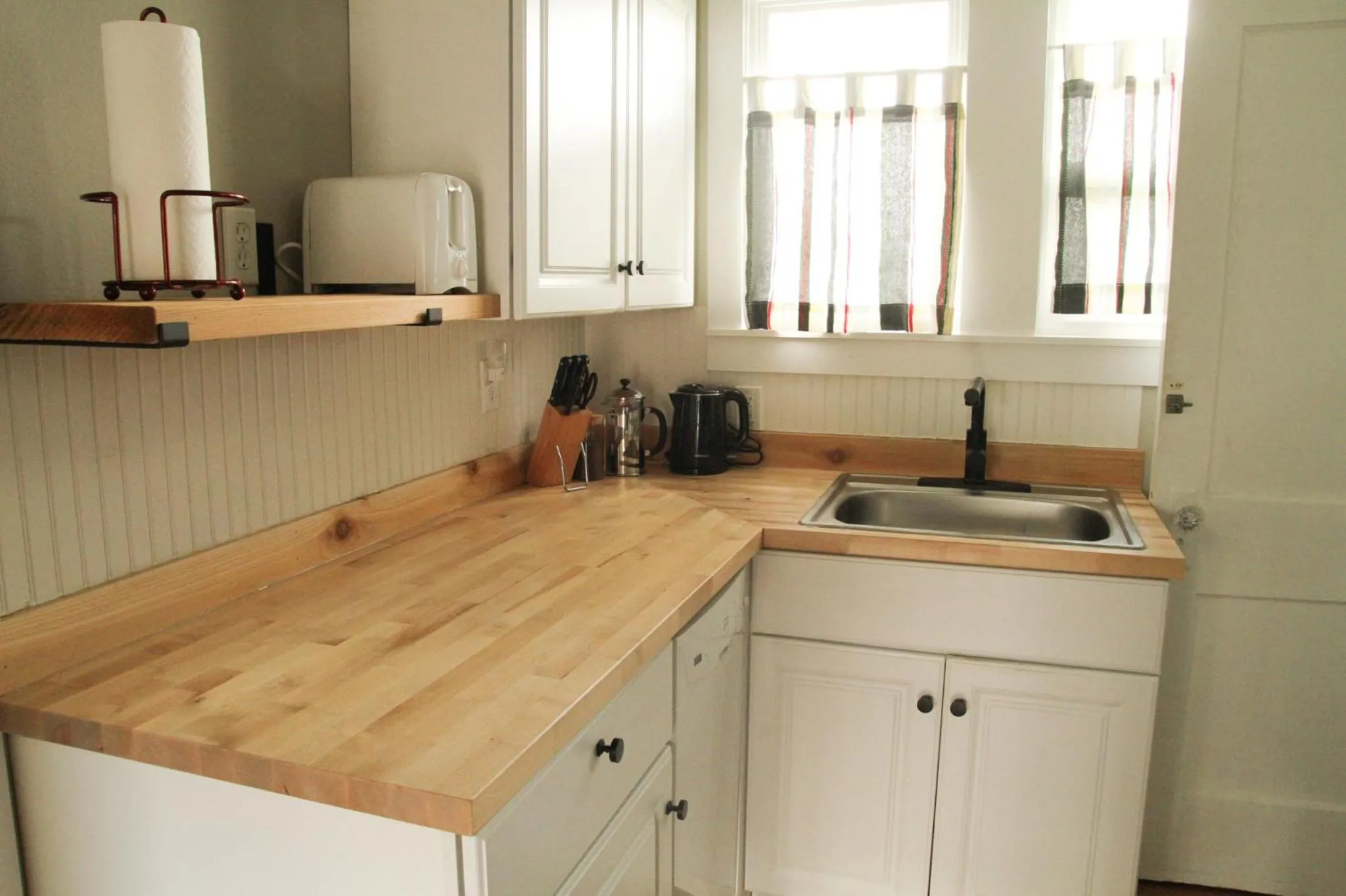 Kitchen or kitchenette in Boardwalk Cottages