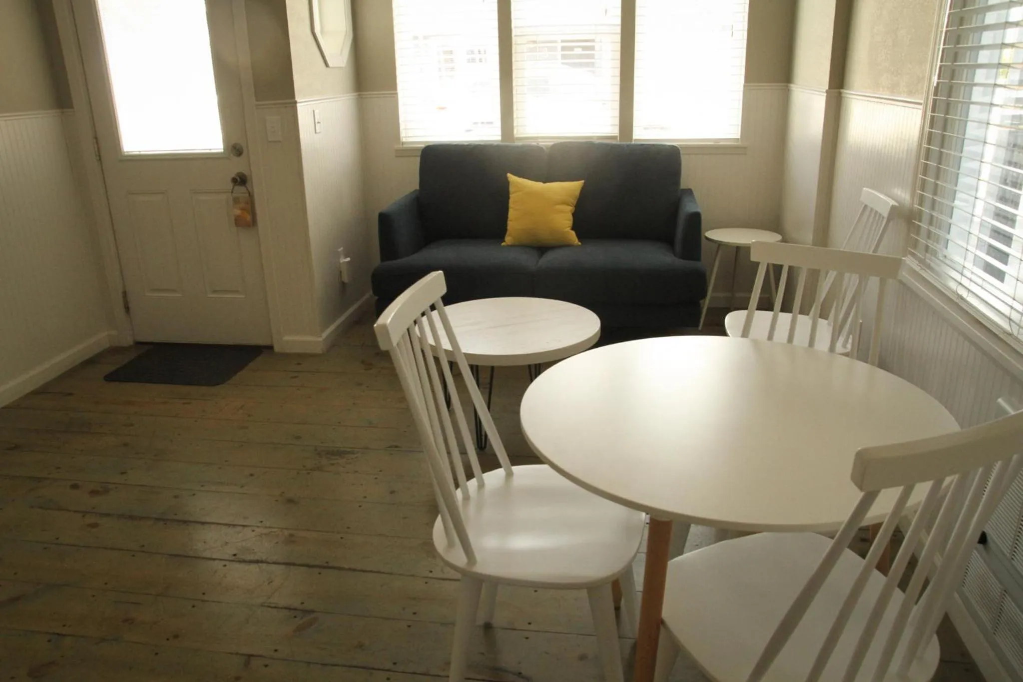 Seating area in Boardwalk Cottages