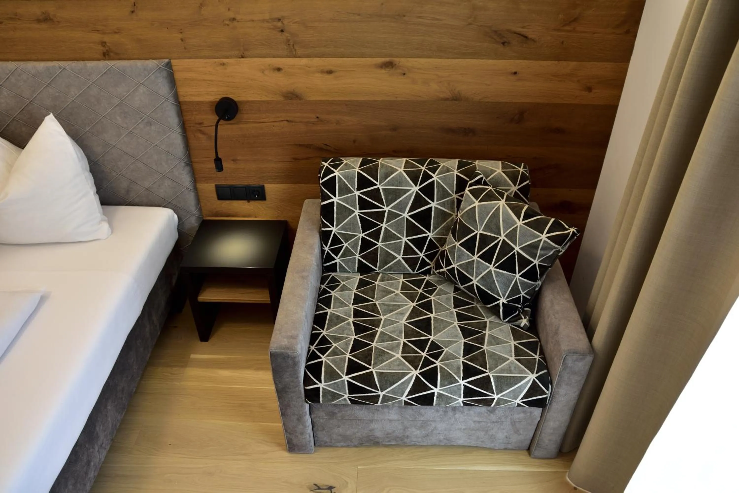 Living room, Bed in Hotel Krone