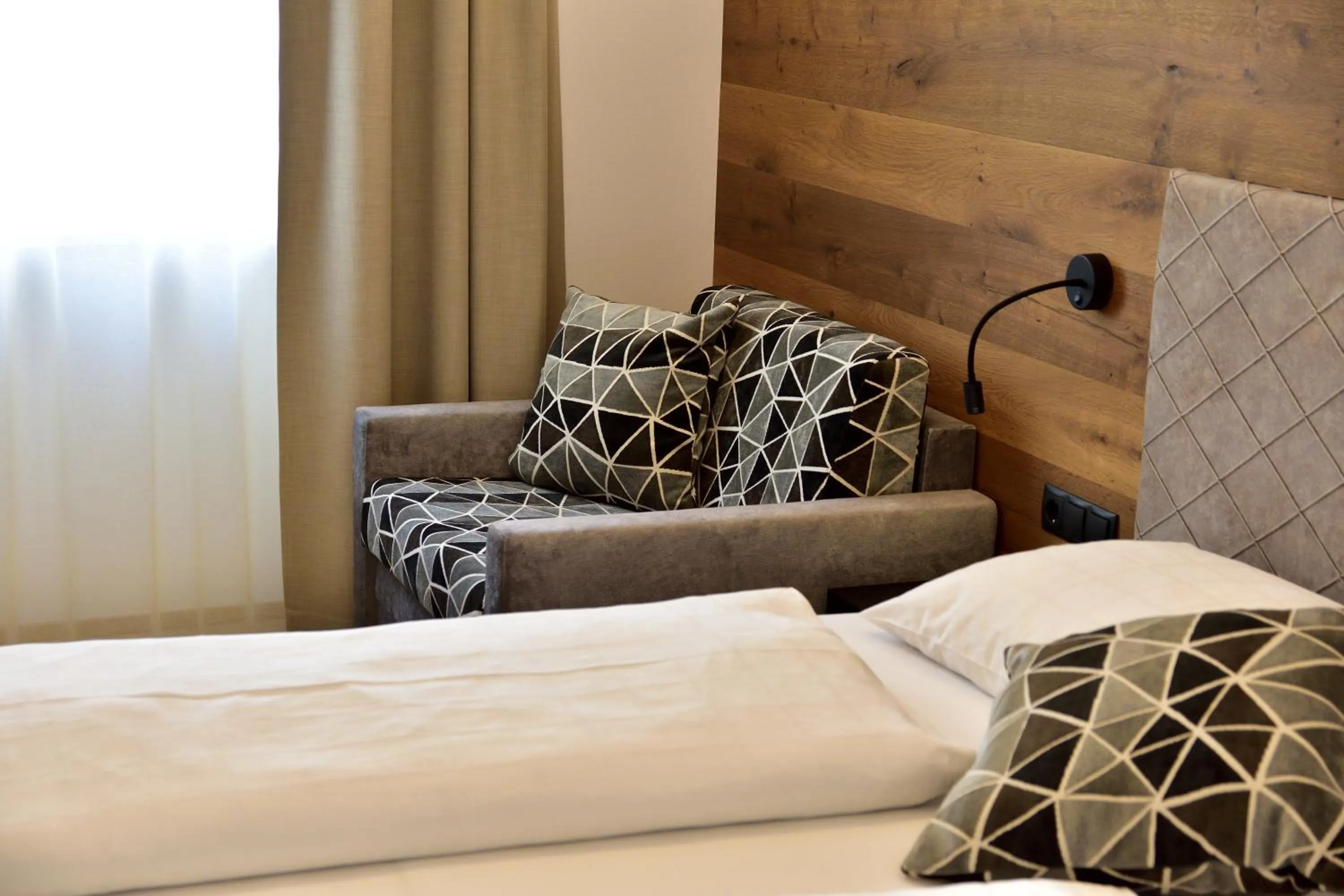 Seating area, Bed in Hotel Krone