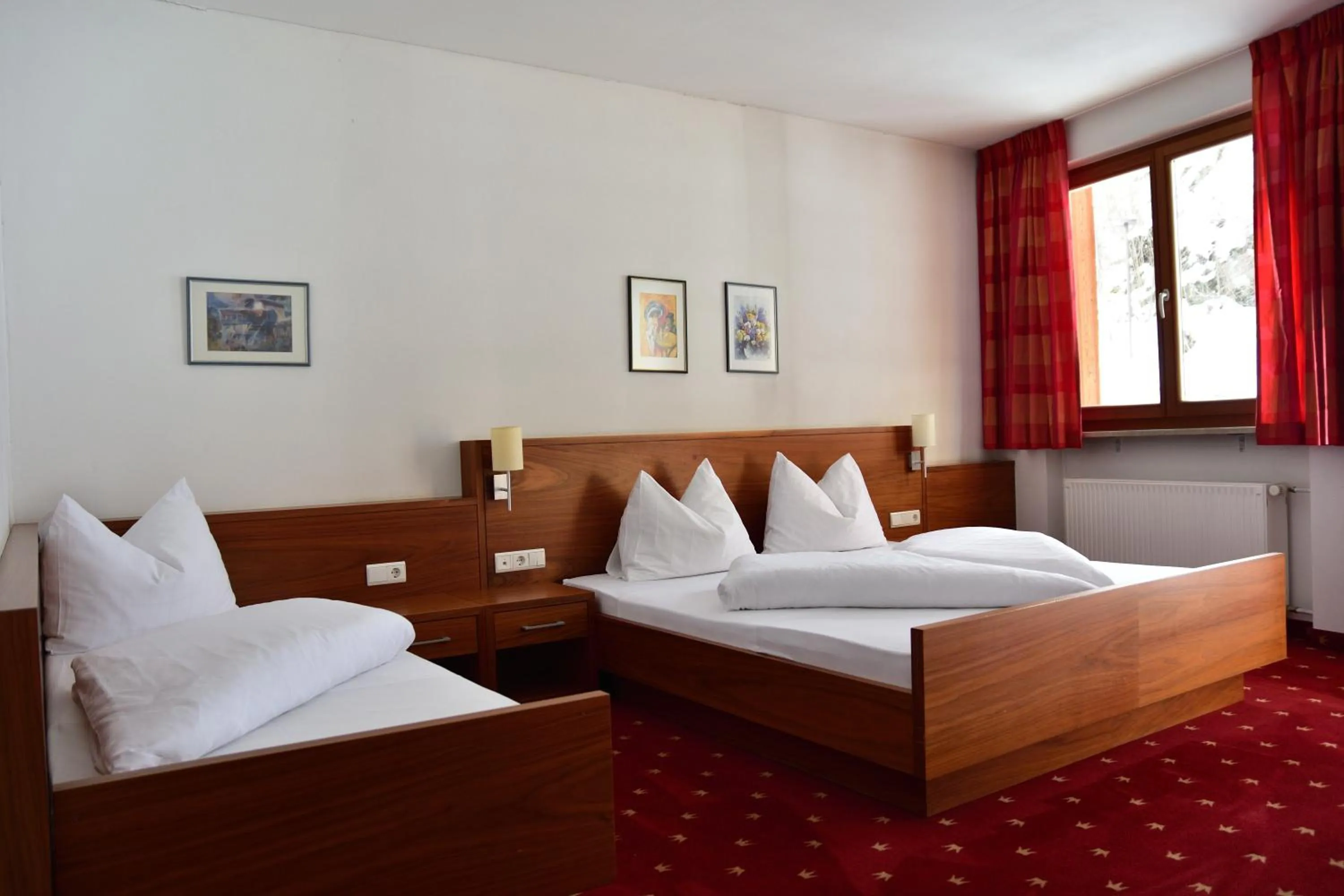 Living room, Bed in Hotel Krone