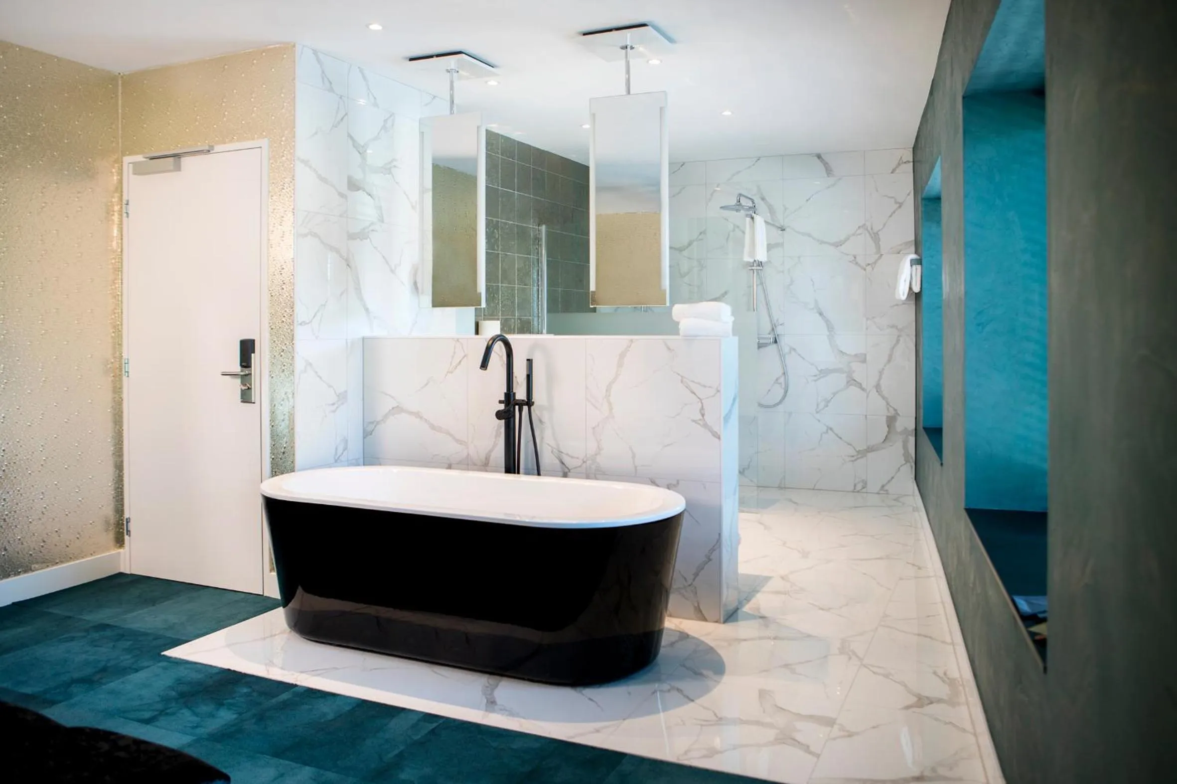 Shower in Hotel Amerika