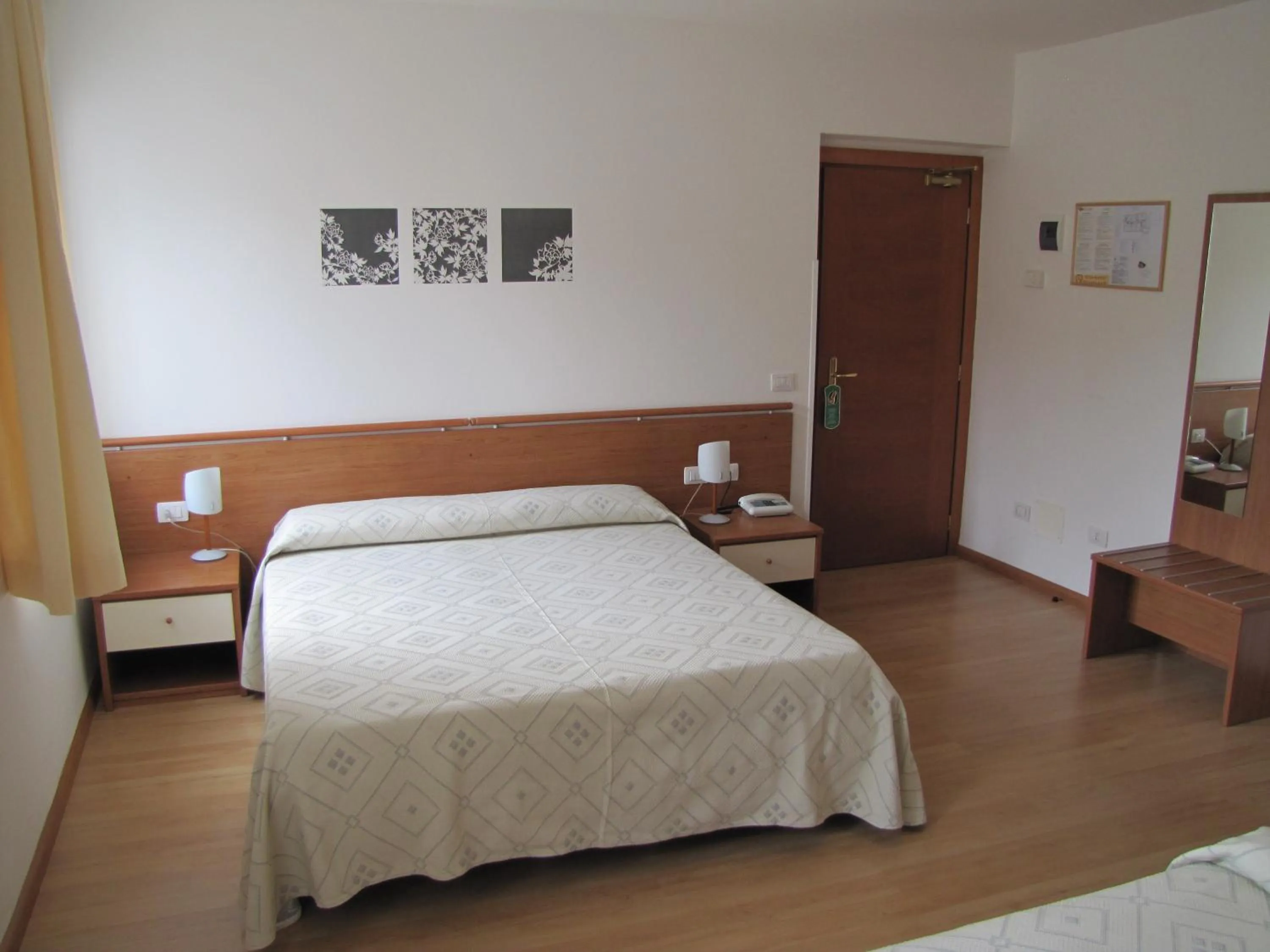 Photo of the whole room, Bed in Hotel Scaranò