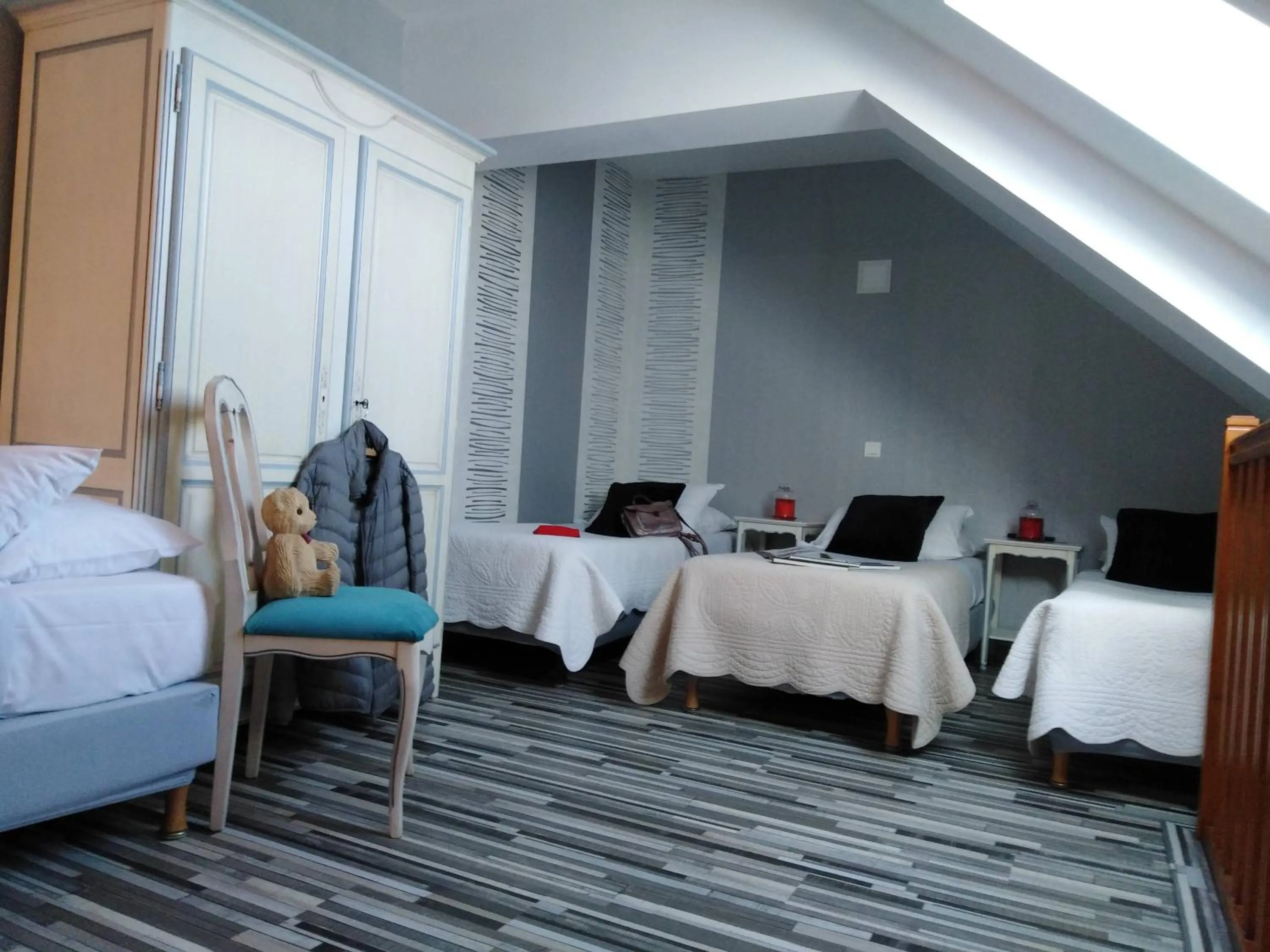 Superior Family Room (2 Adults + 4 Children) in Hôtel Picardia