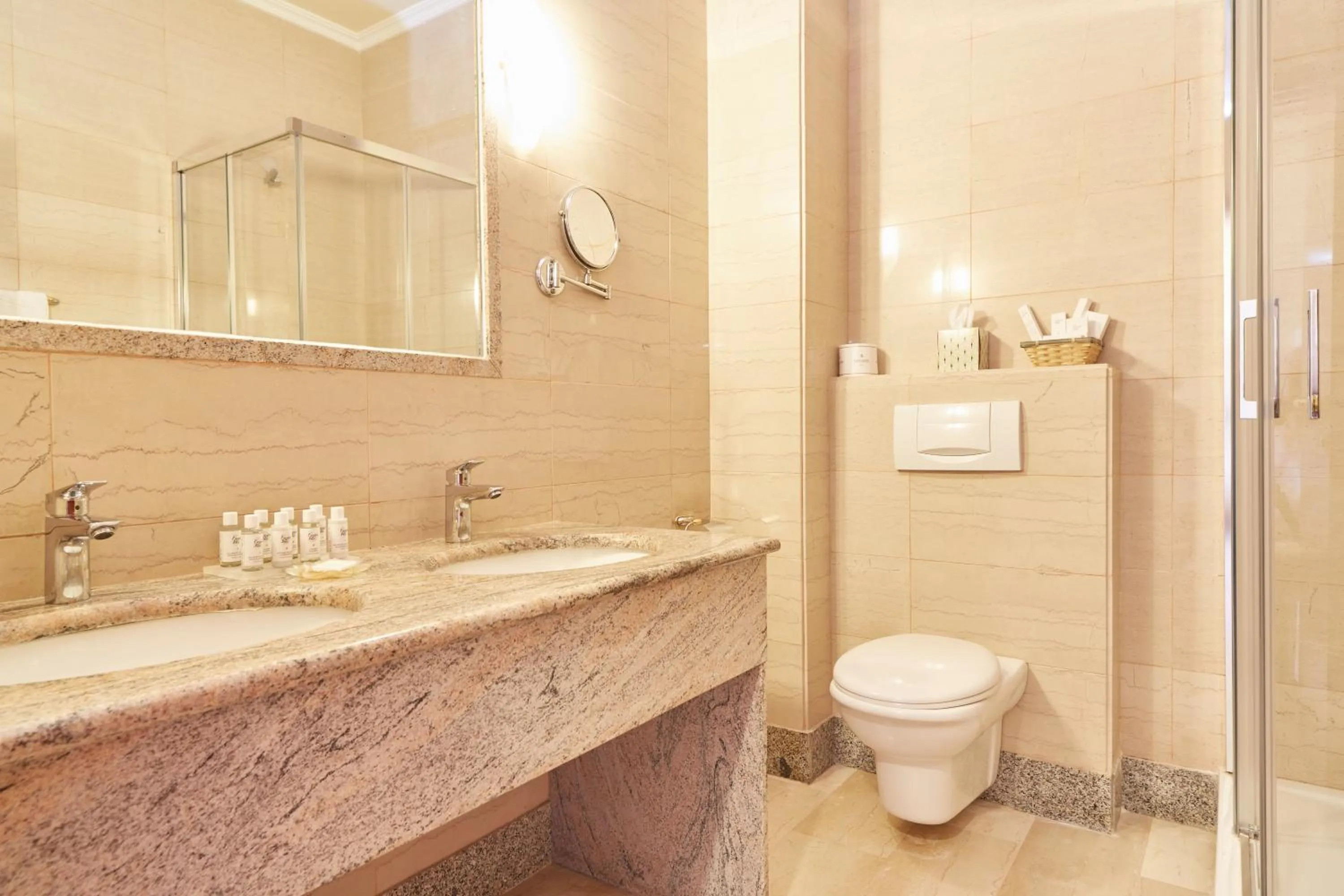 Shower in Grand Hotel Palladium Santa Eulalia del Río