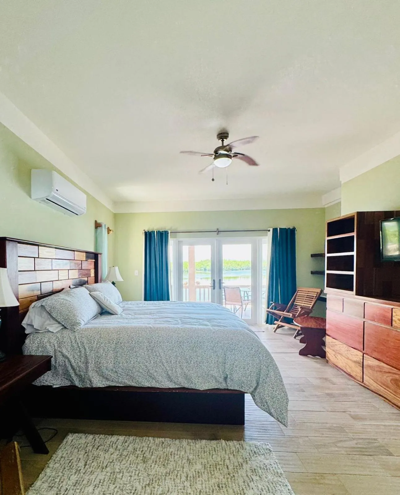 Bedroom, Bed in Lina Point Belize Overwater Resort