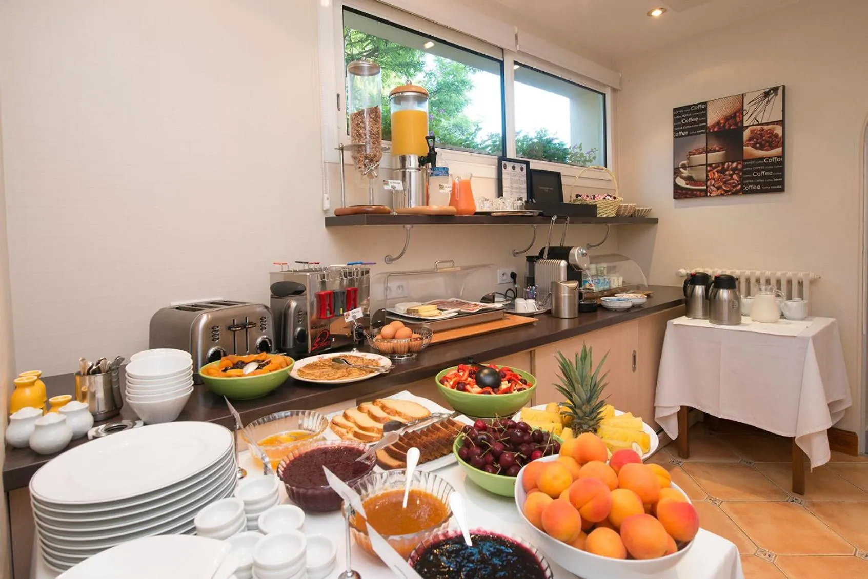 Buffet breakfast in Logis Auberge Bienvenue