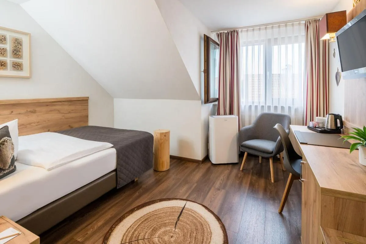 Photo of the whole room, Bed in Neo Hotel Linde Esslingen