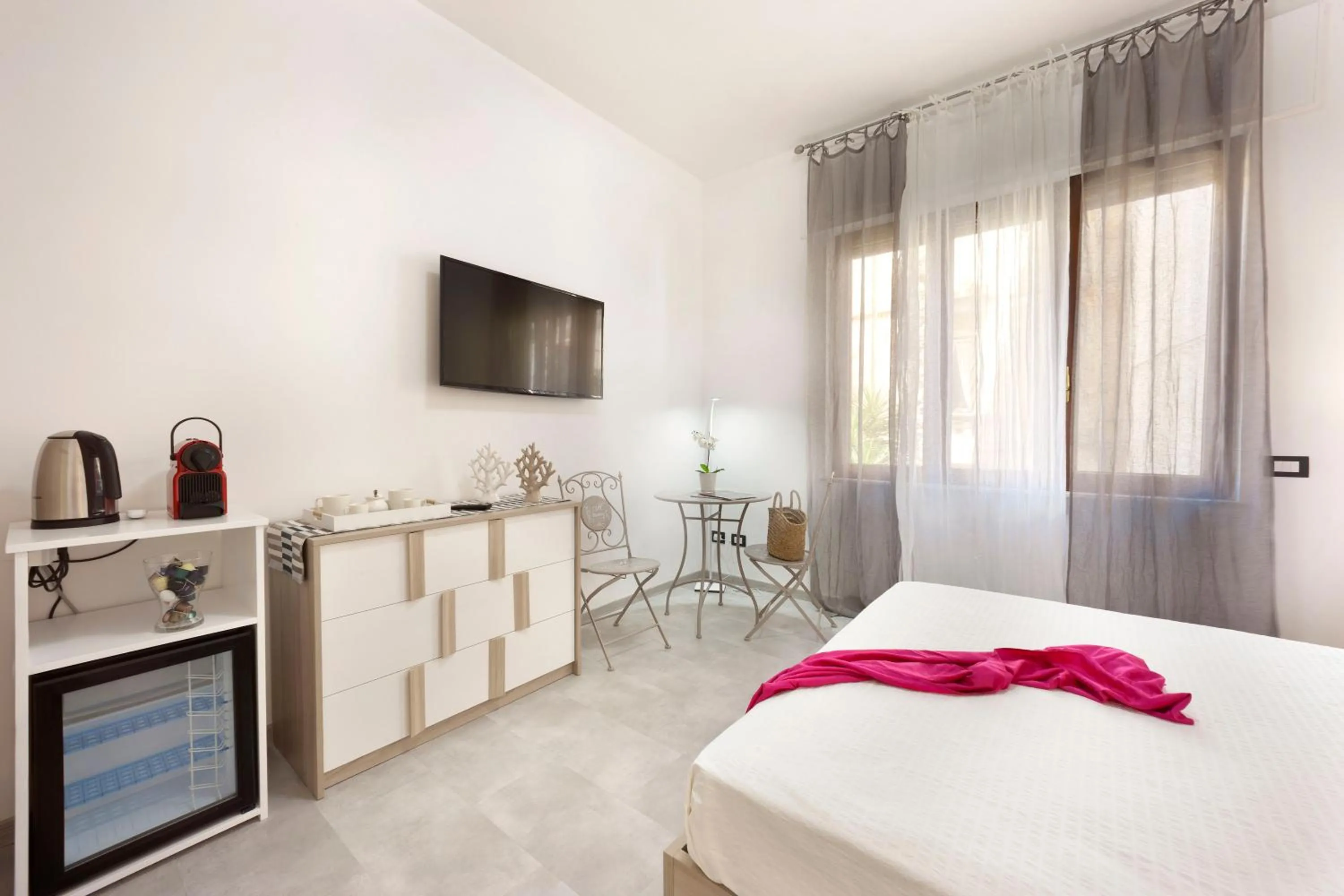 Photo of the whole room in Sorrento Flower Rooms