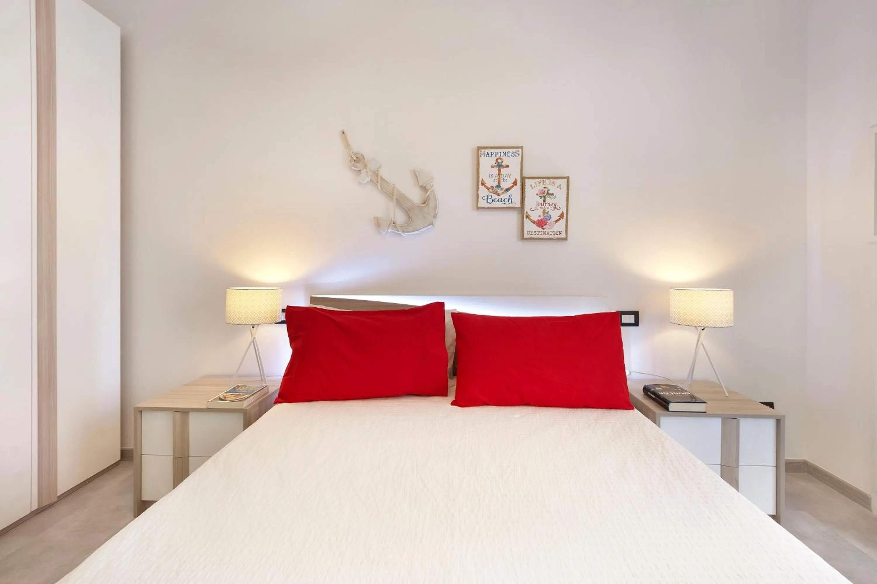 Bed in Sorrento Flower Rooms