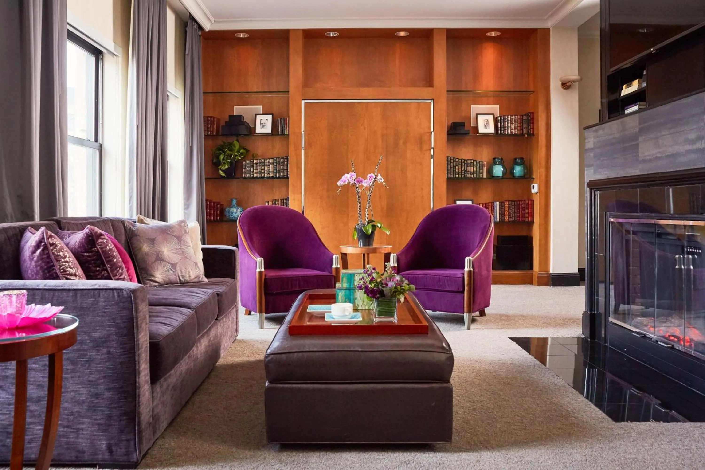 Photo of the whole room in Hotel De Anza