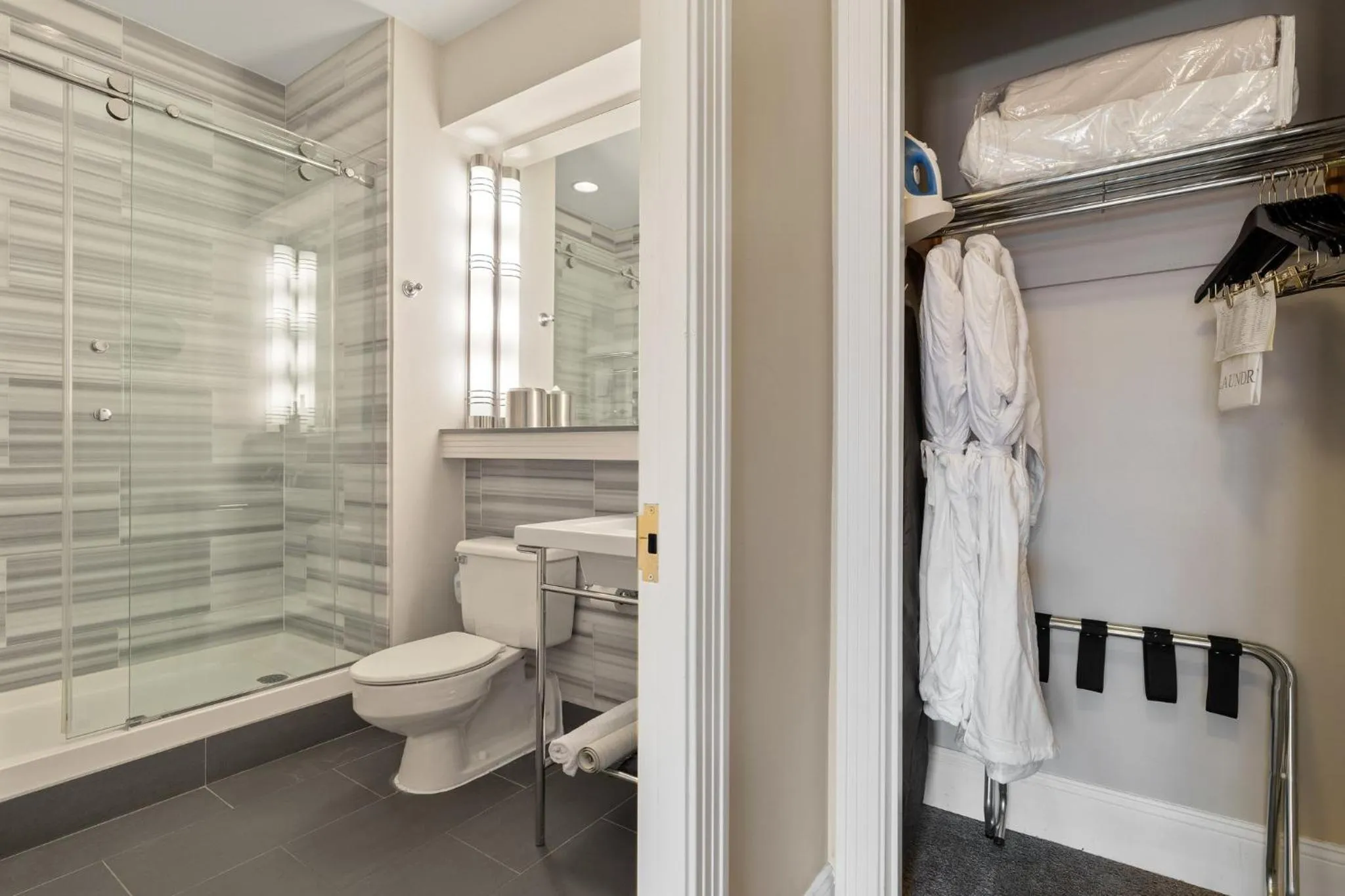 Bathroom in Hotel de Anza by IHG