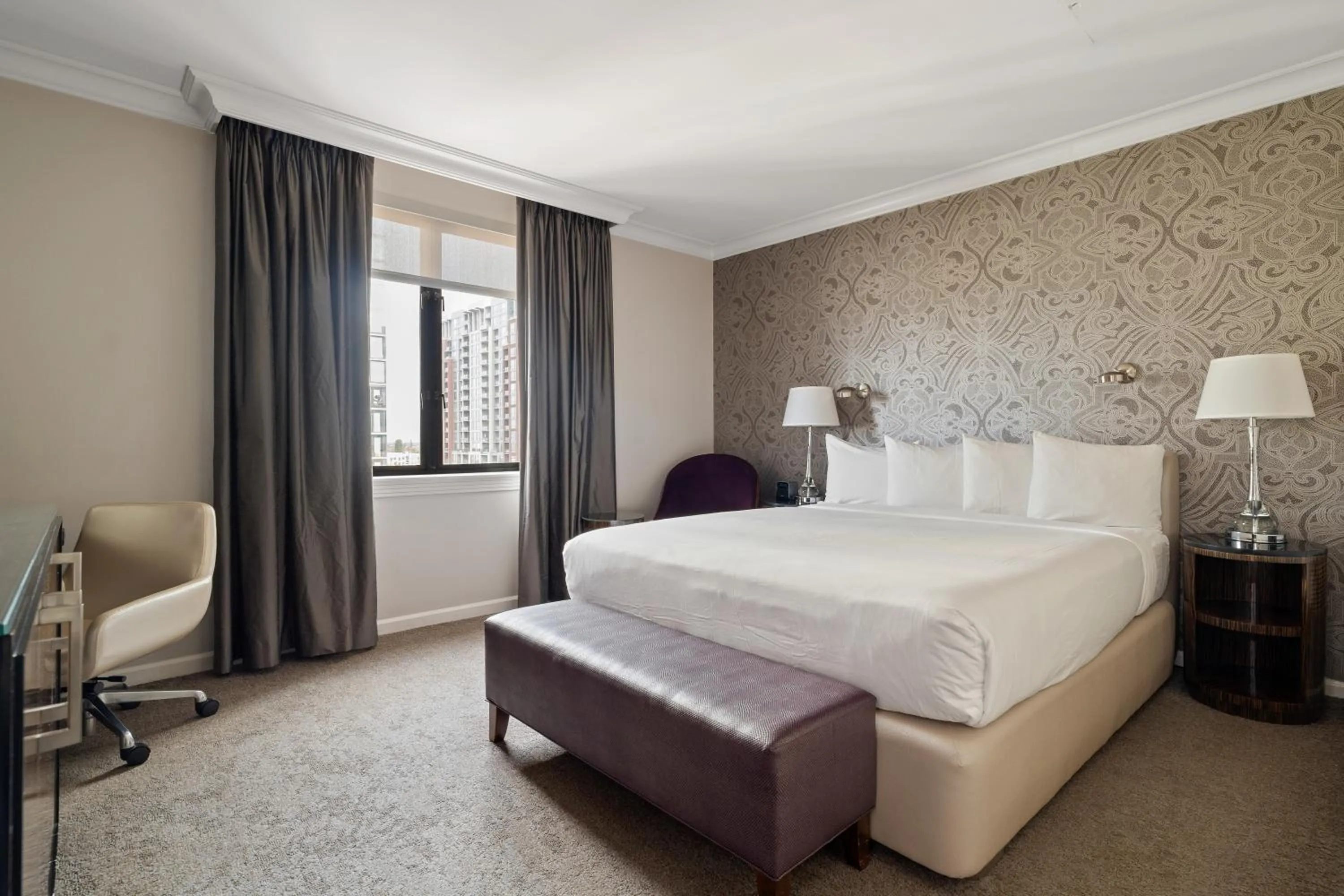 Bed in Hotel De Anza