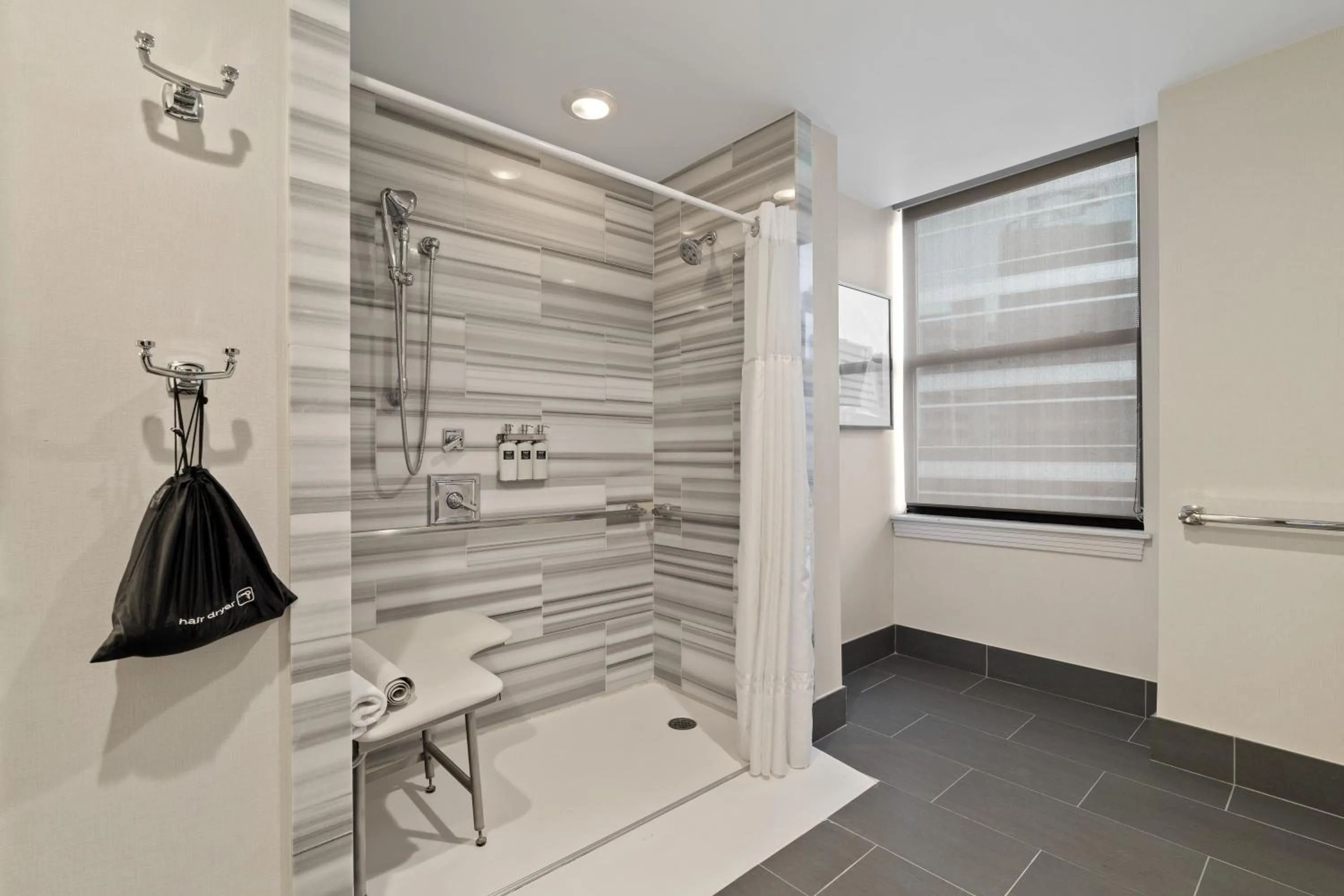 Bathroom in Hotel De Anza