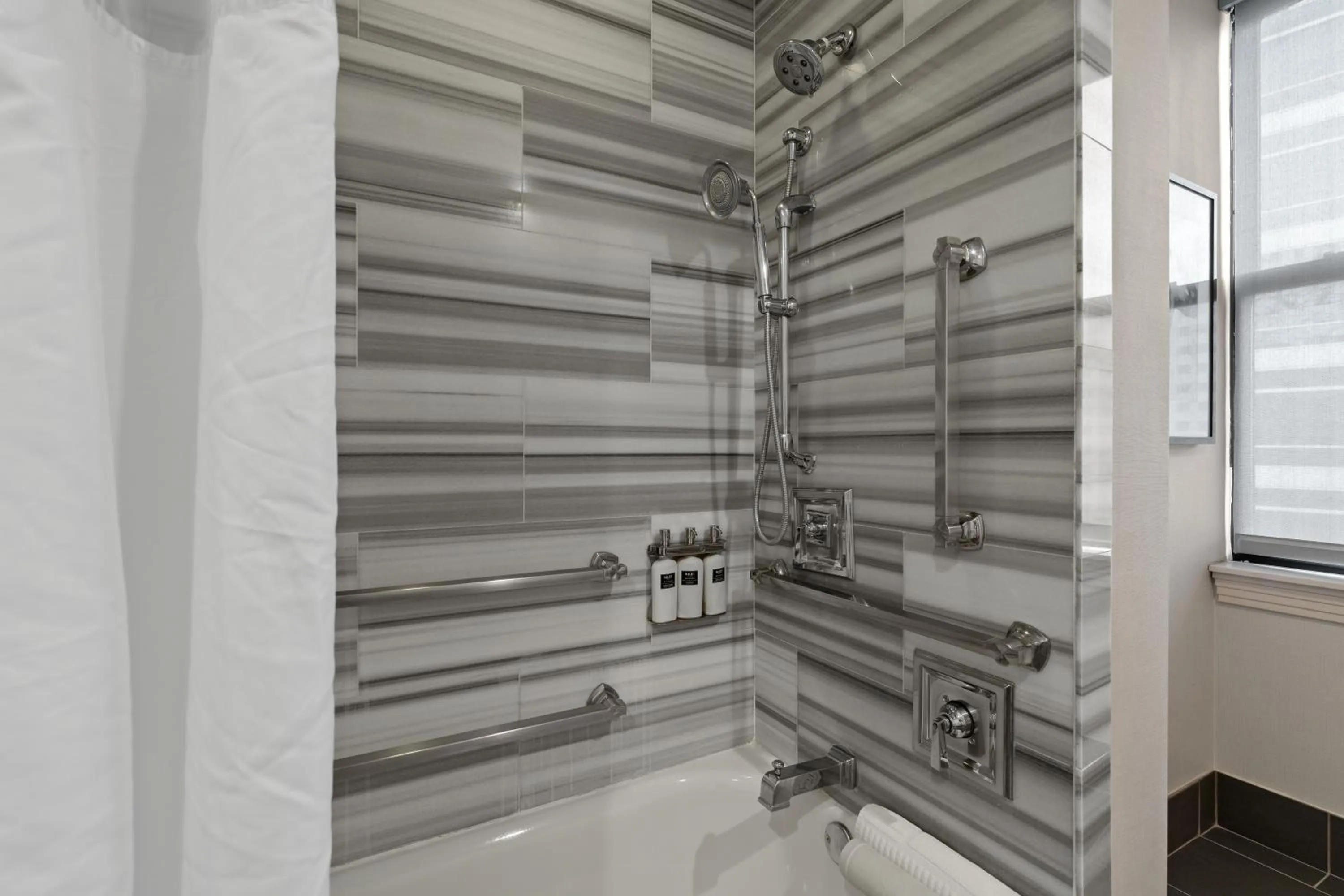 Bathroom in Hotel De Anza