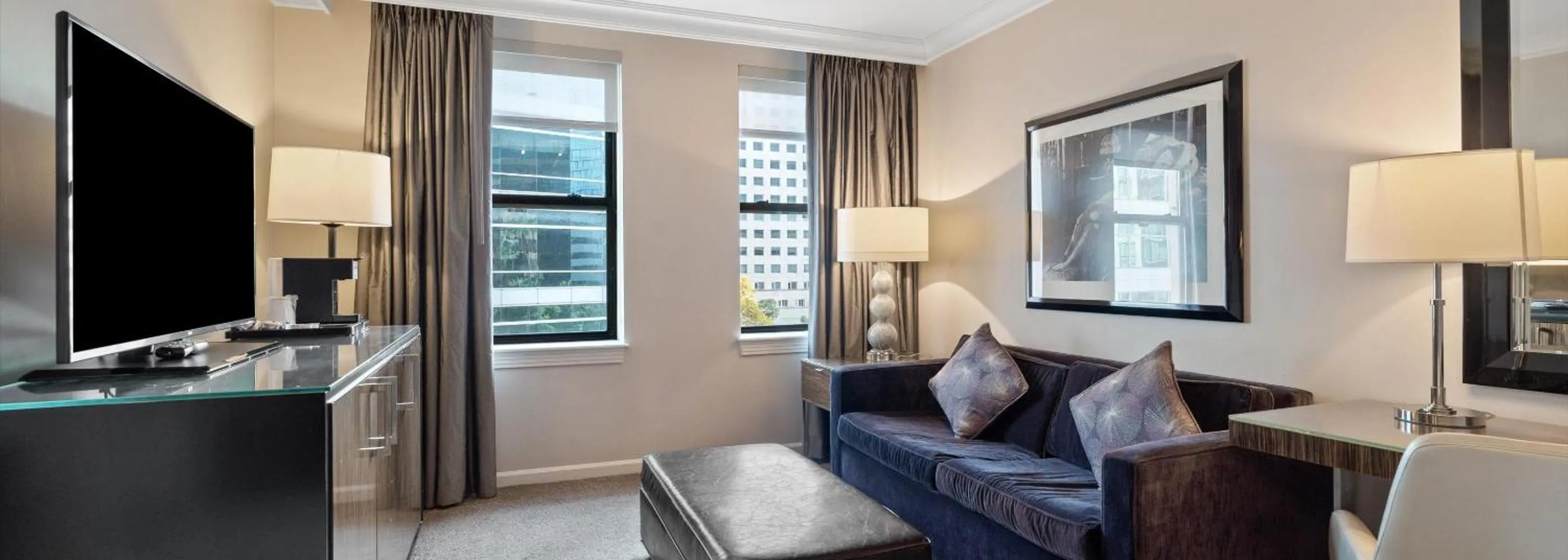 Seating area in Hotel De Anza