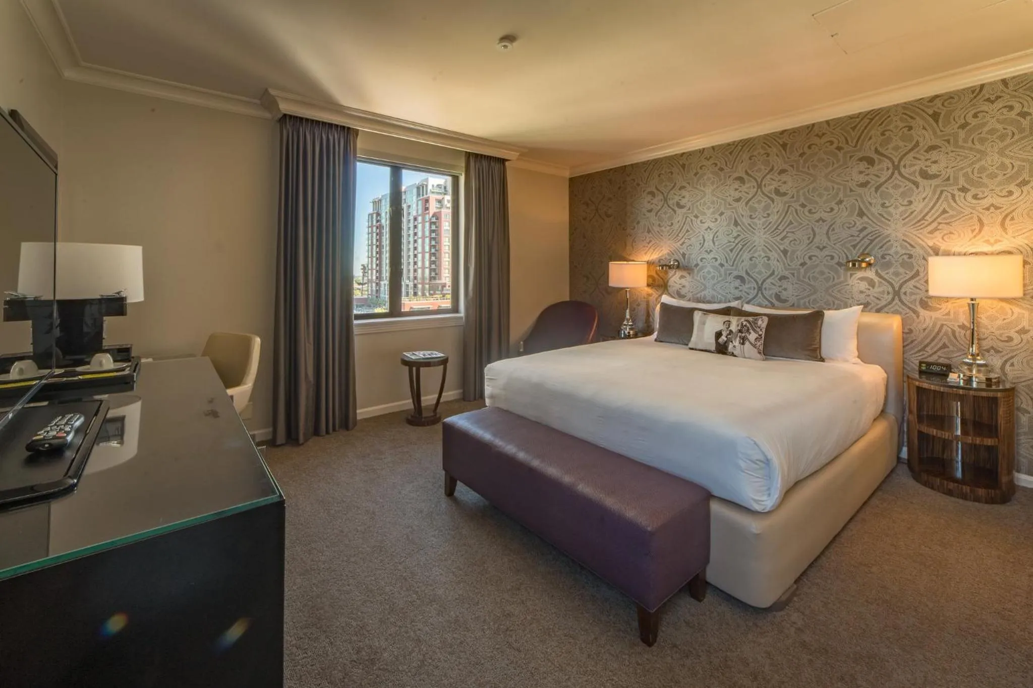 Photo of the whole room, Bed in Hotel de Anza by IHG