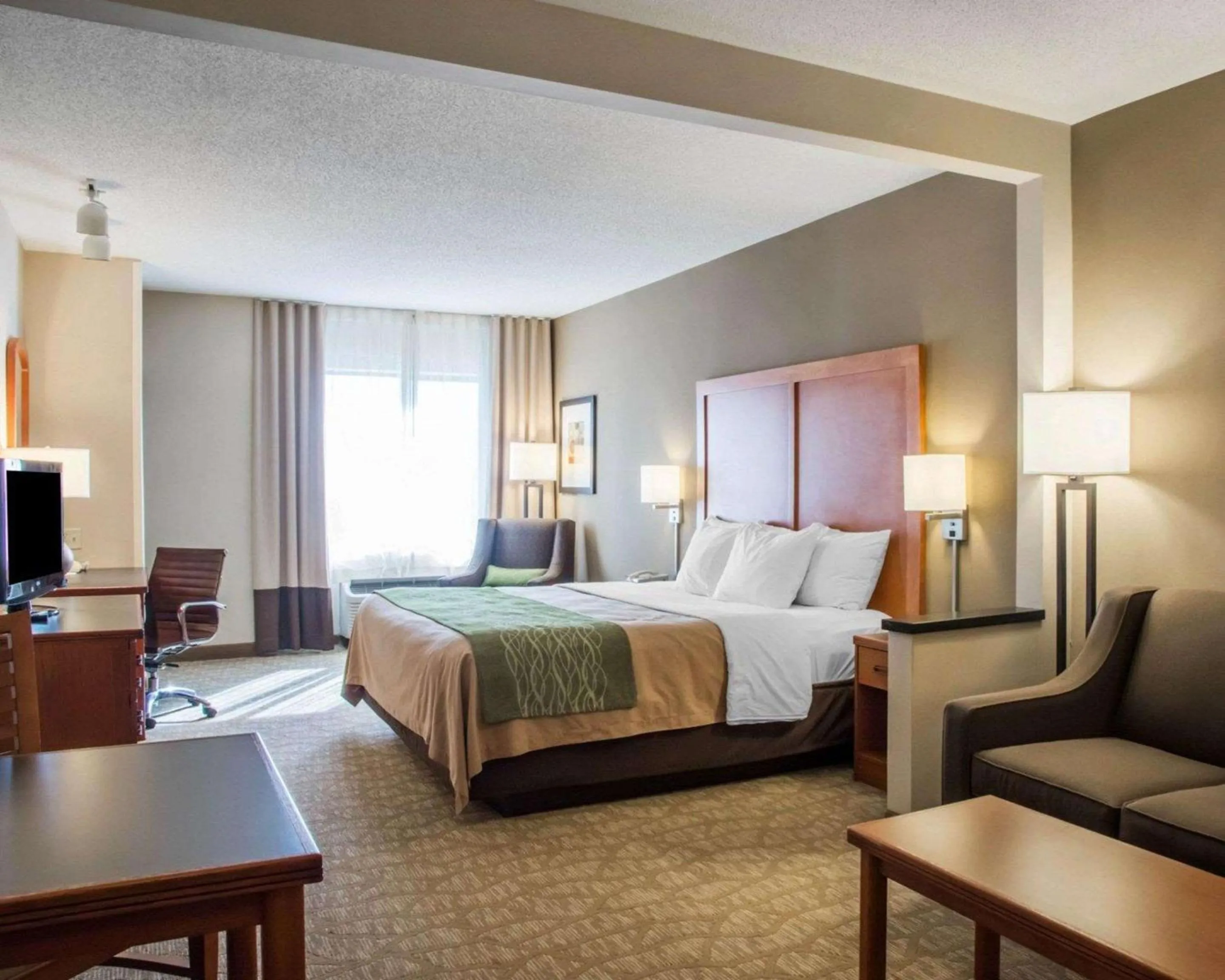 Bedroom, Bed in Comfort Inn & Suites West Chester - North Cincinnati