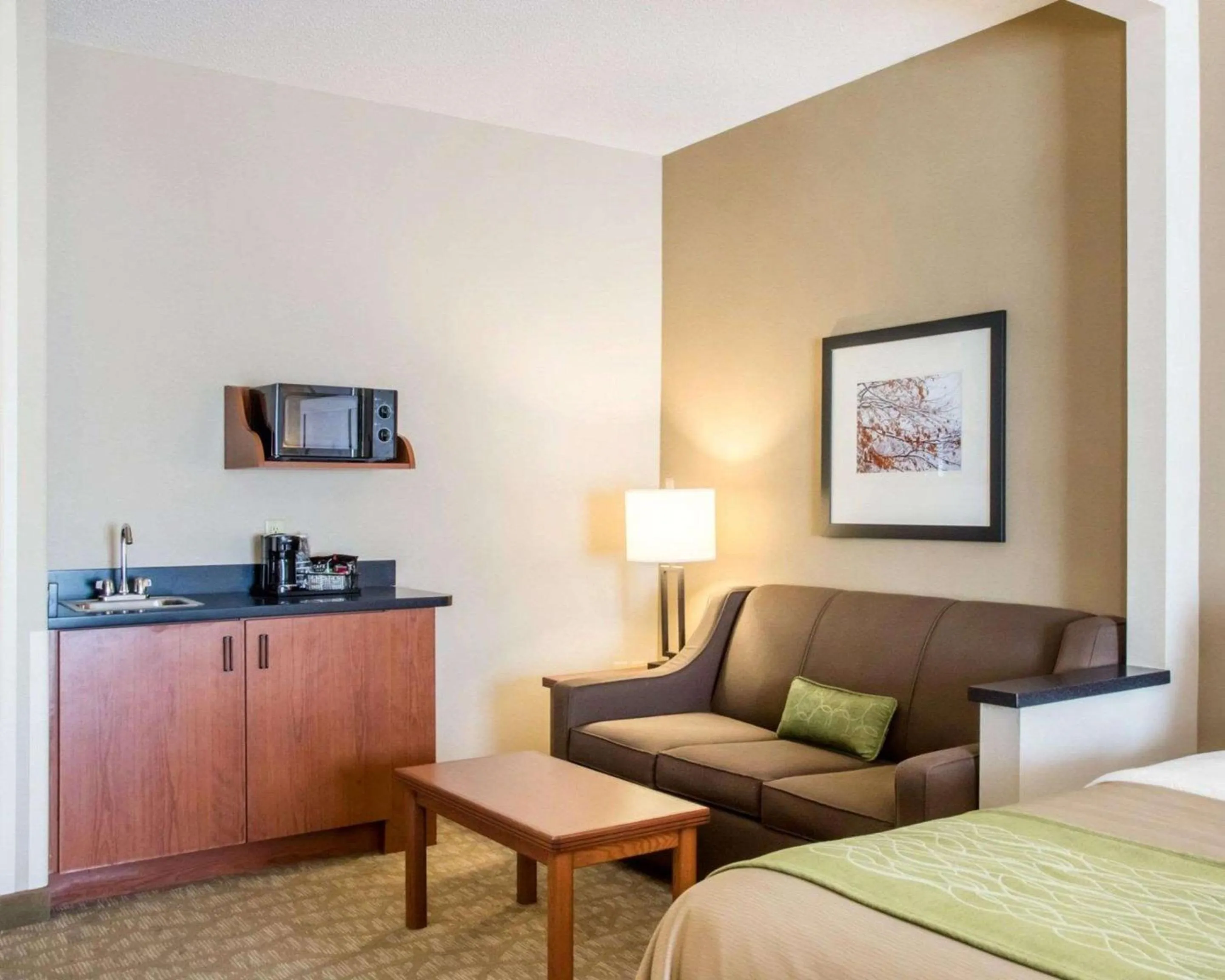 Bedroom, Bed in Comfort Inn & Suites West Chester - North Cincinnati
