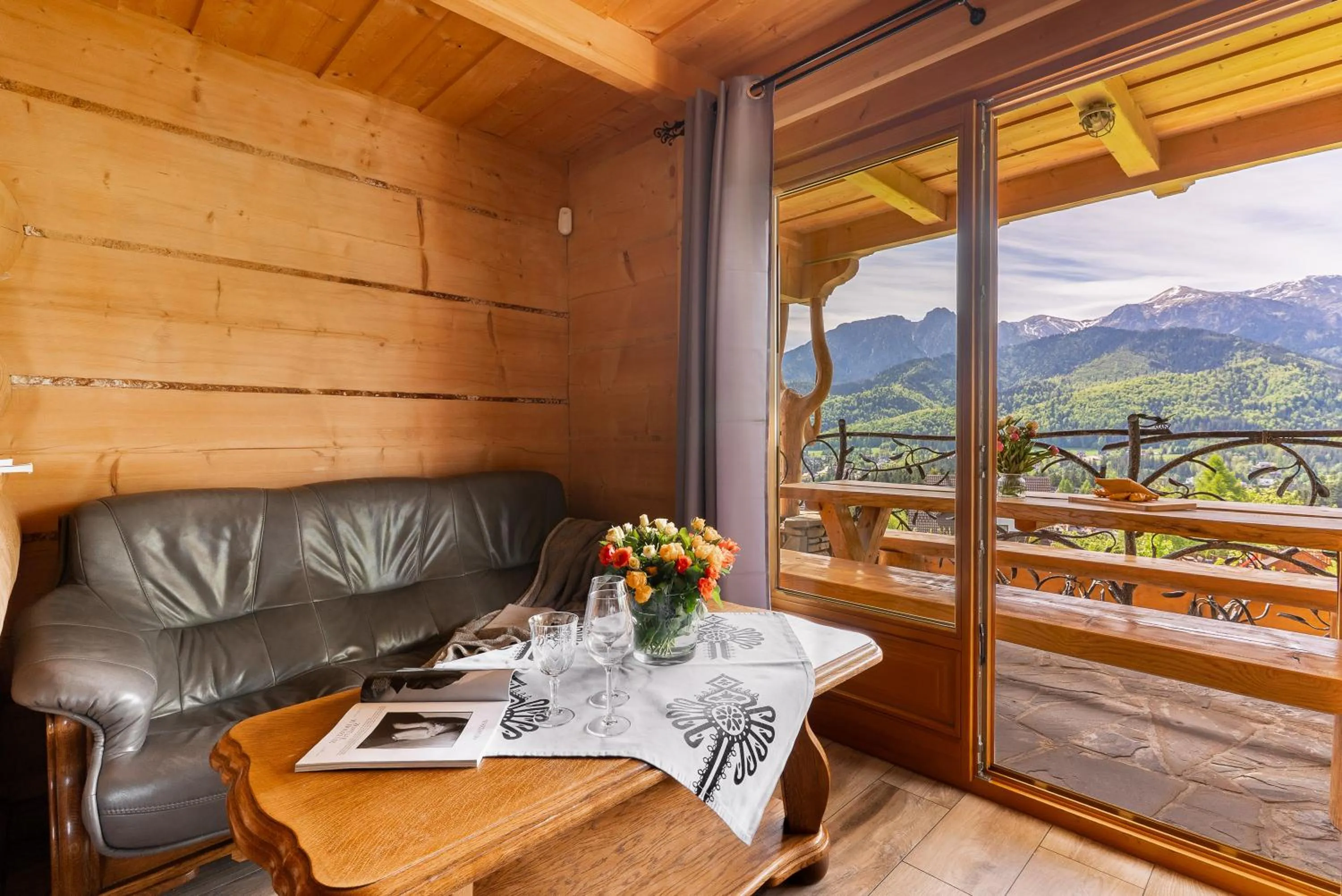 Seating area in Willa Turnia