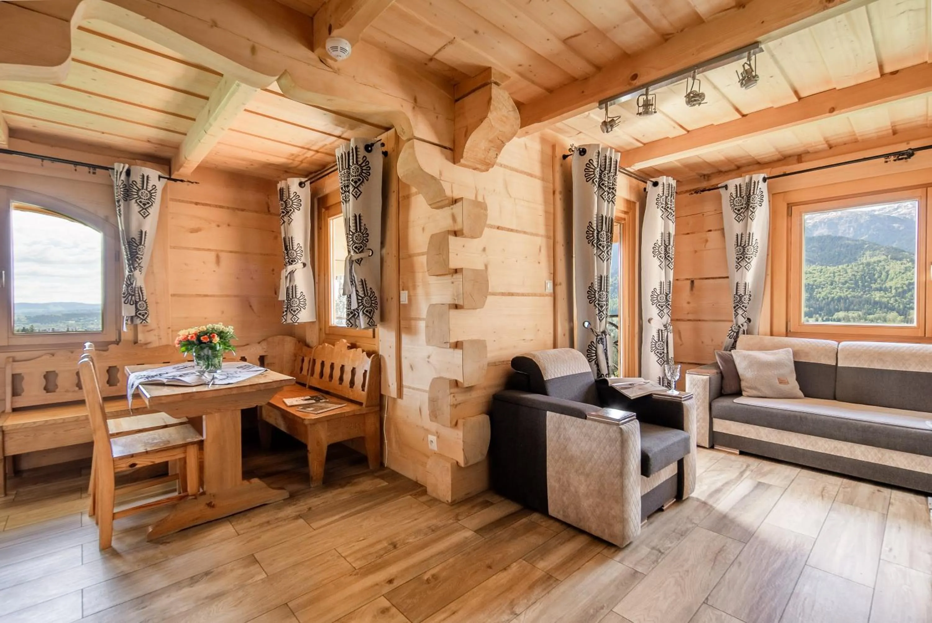 Seating area in Willa Turnia