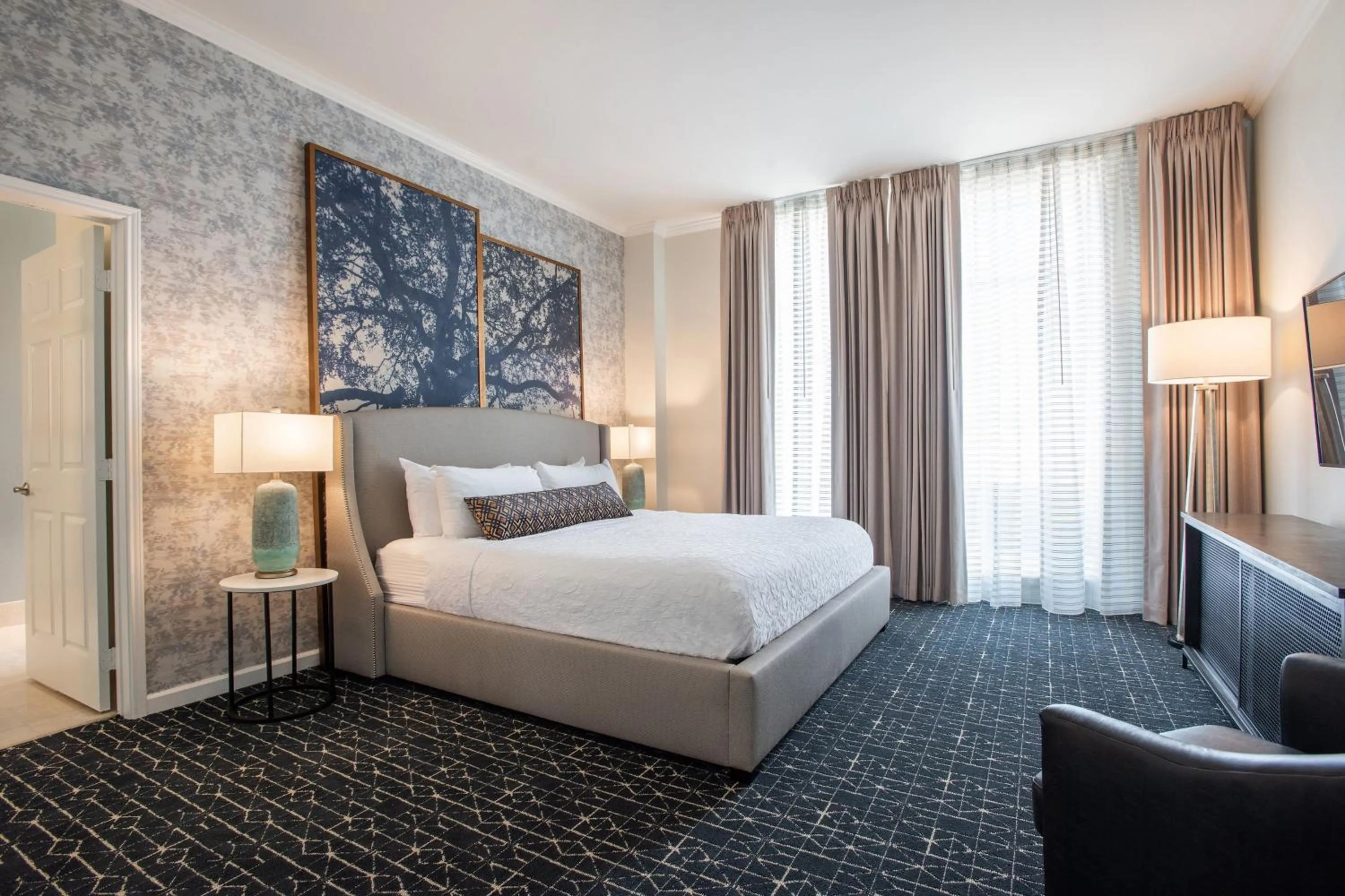 Bedroom, Bed in Magnolia Hotel Houston, a Tribute Portfolio Hotel