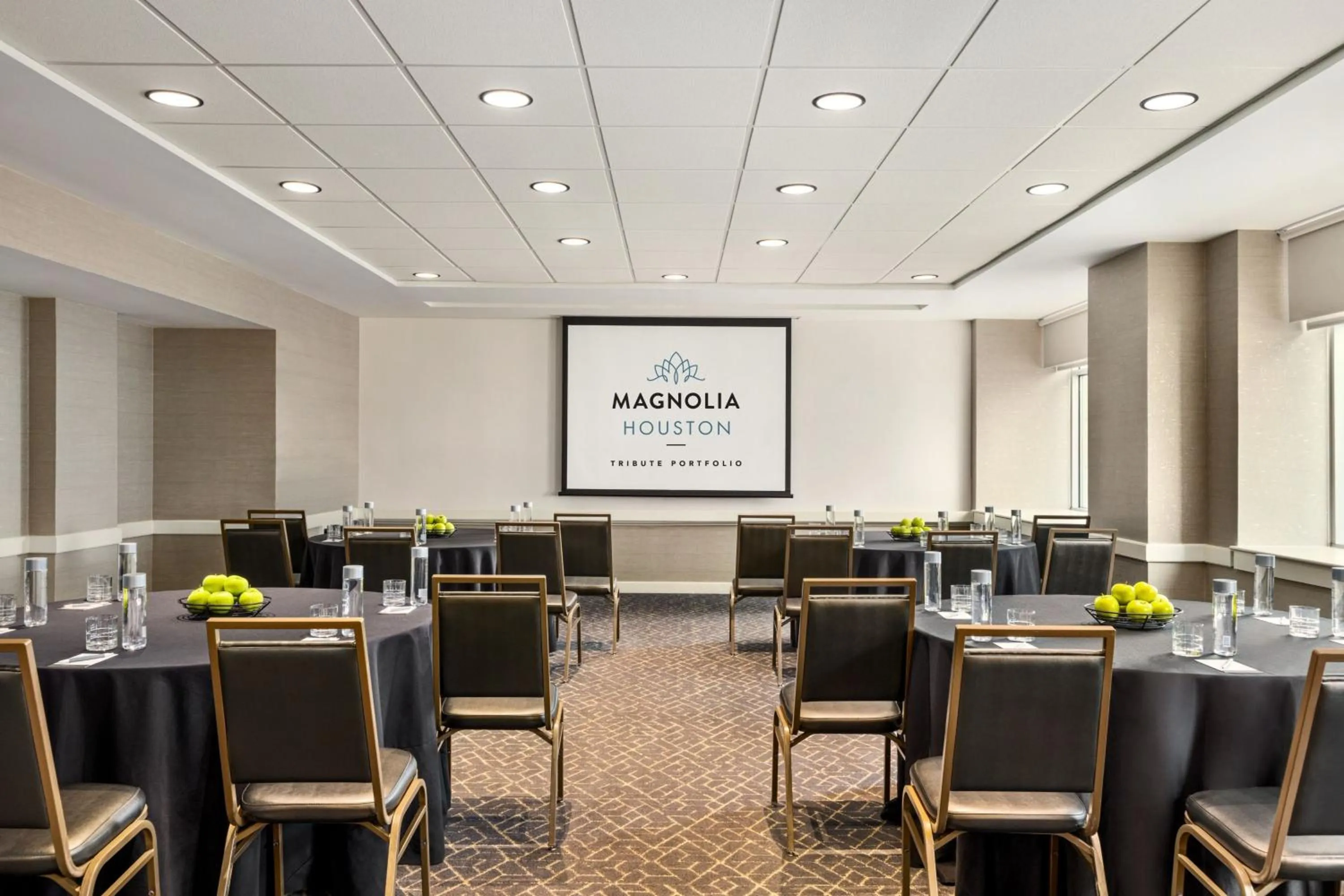Meeting/conference room in Magnolia Hotel Houston, a Tribute Portfolio Hotel