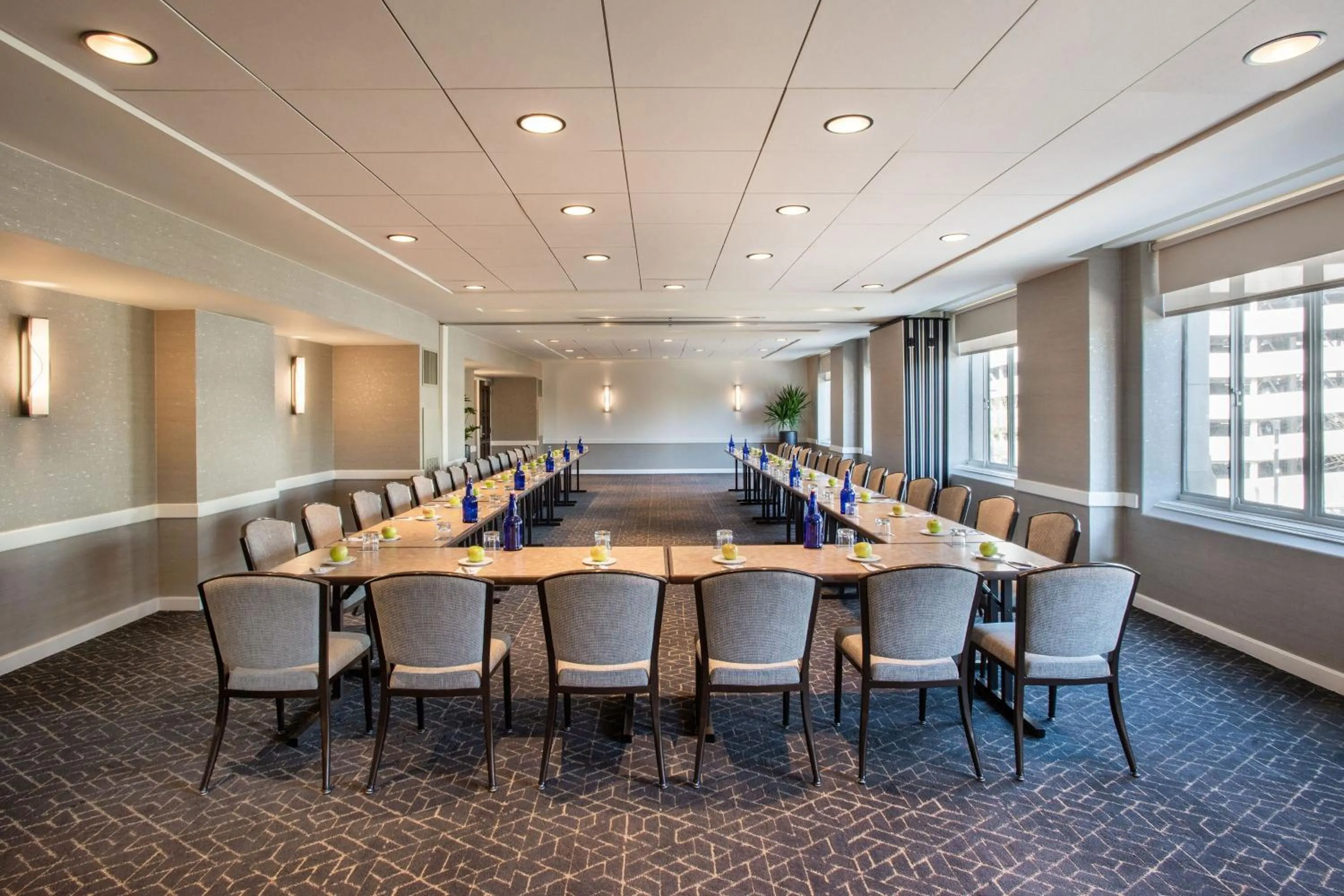 Meeting/conference room in Magnolia Hotel Houston, a Tribute Portfolio Hotel