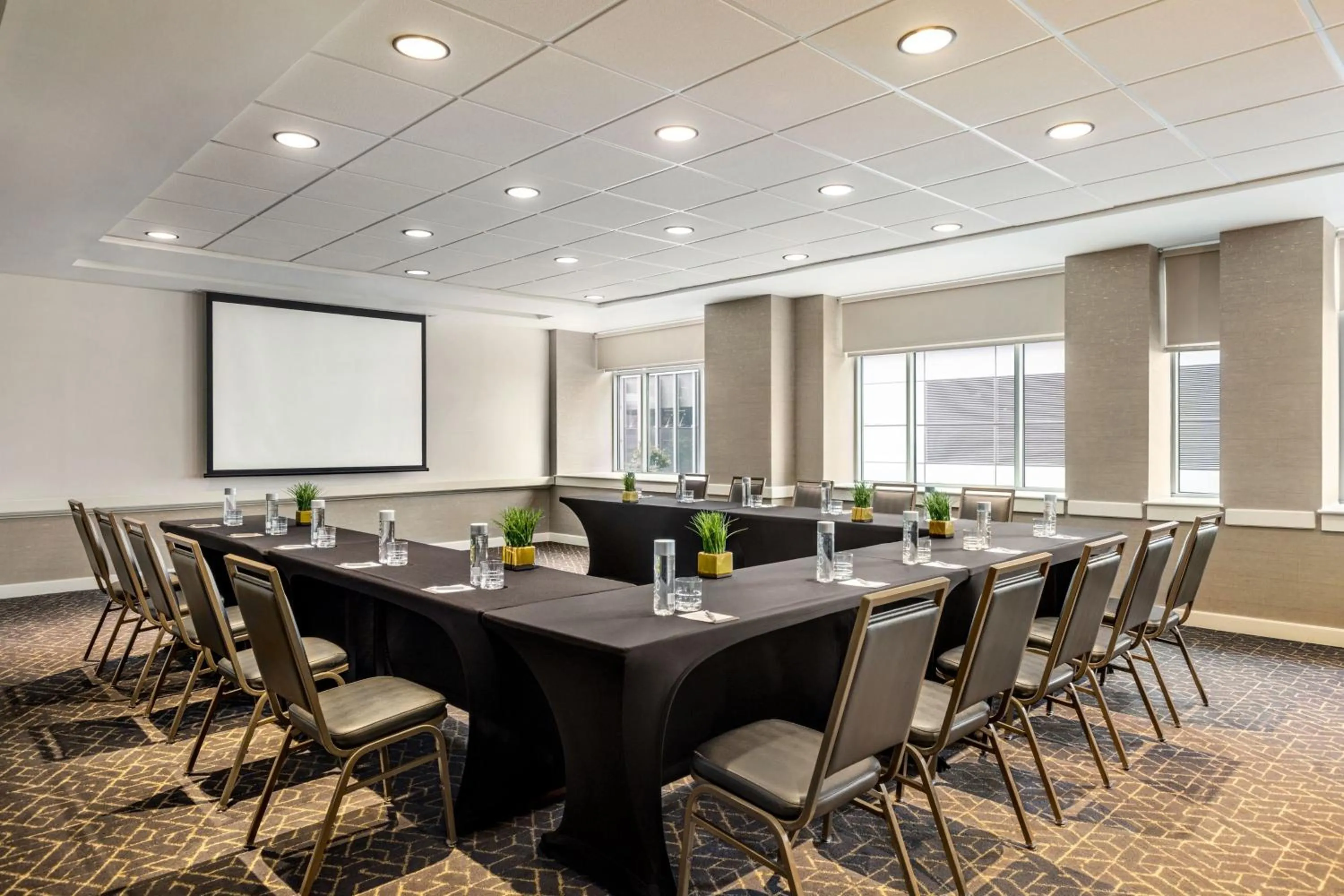 Meeting/conference room in Magnolia Hotel Houston, a Tribute Portfolio Hotel