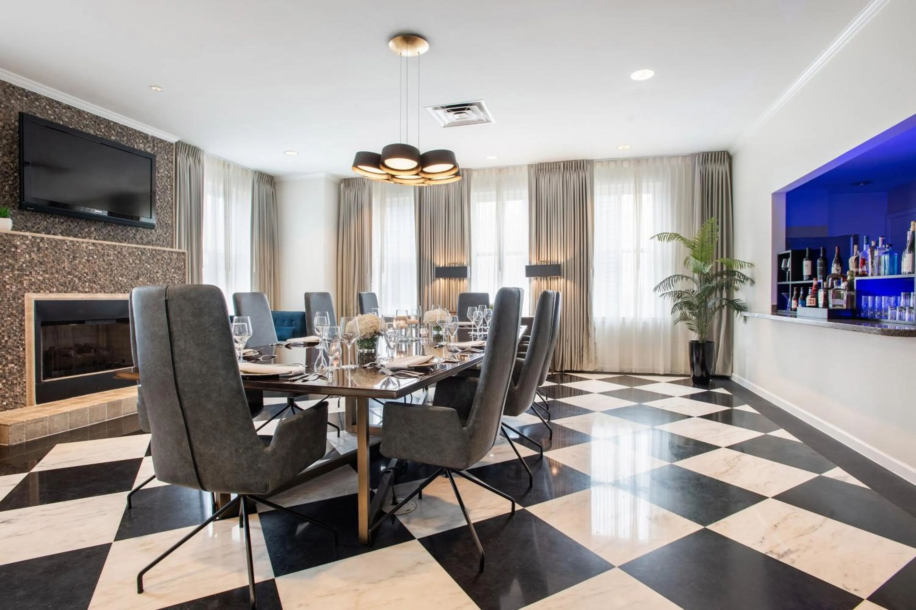 Lounge or bar in Magnolia Hotel Houston, a Tribute Portfolio Hotel