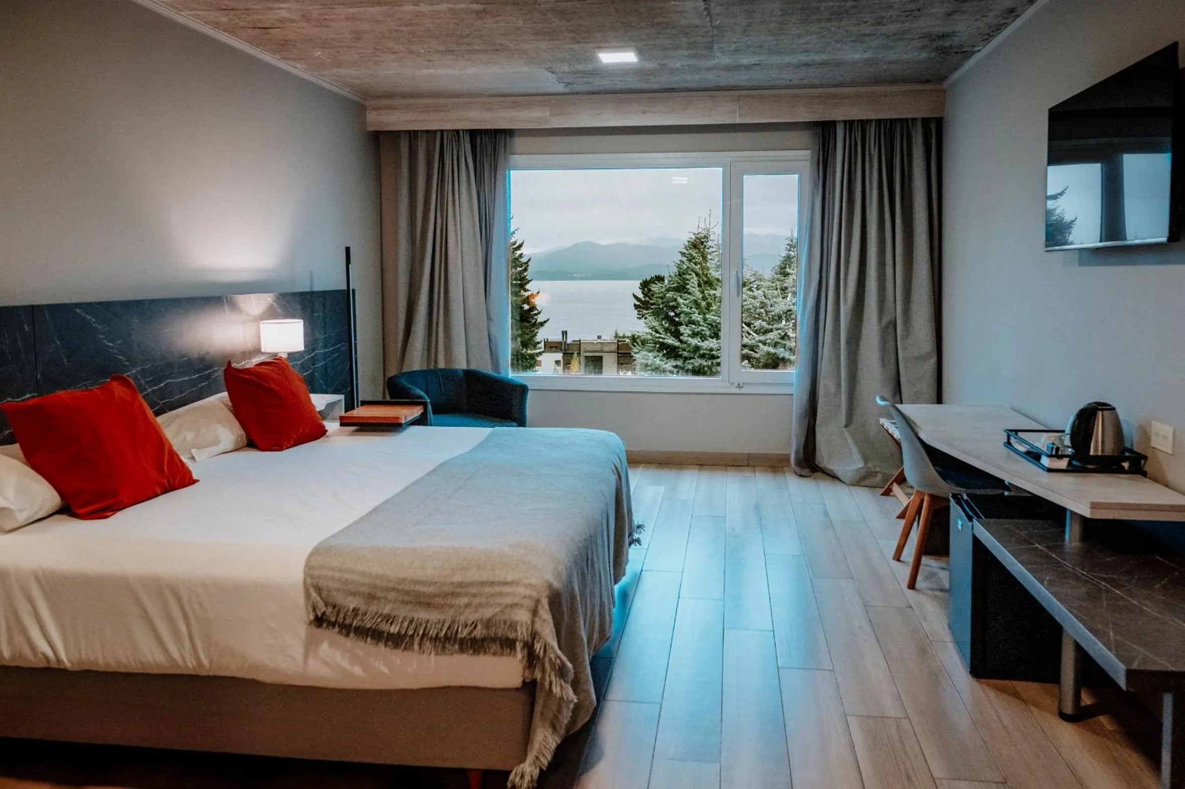 Bedroom, Bed in Basia Hotel & Sushi