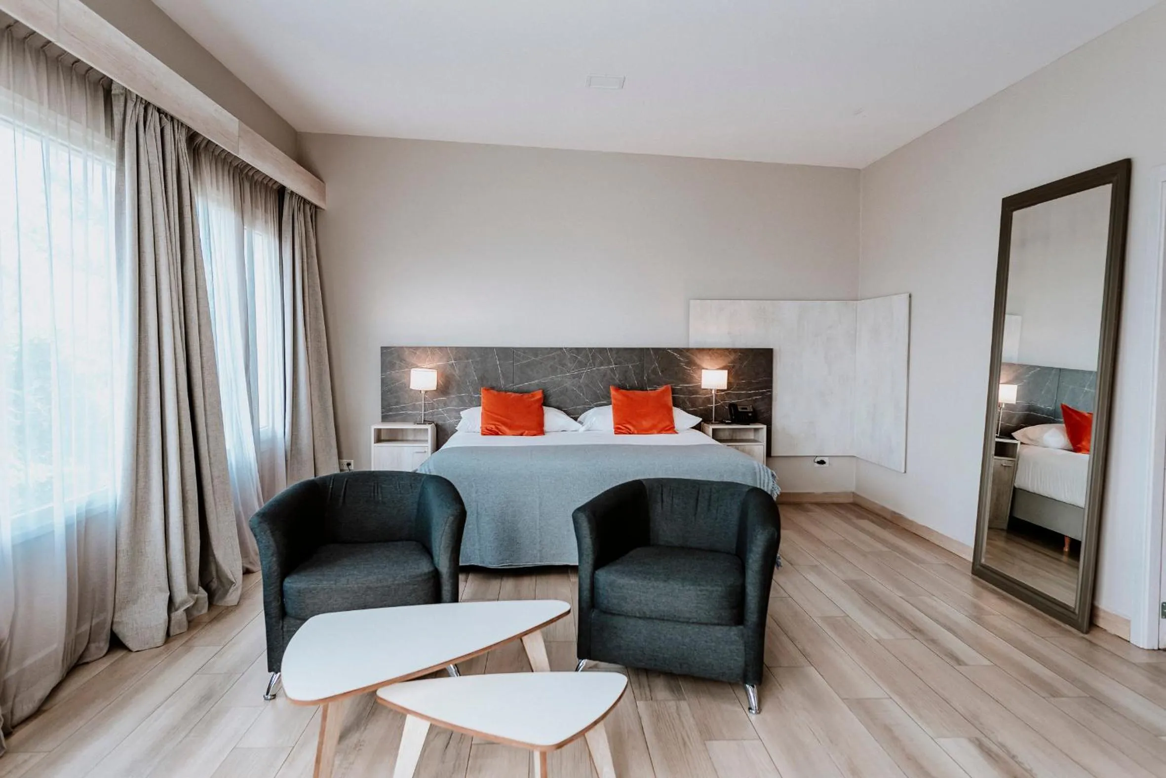 Bedroom, Bed in Basia Hotel & Sushi