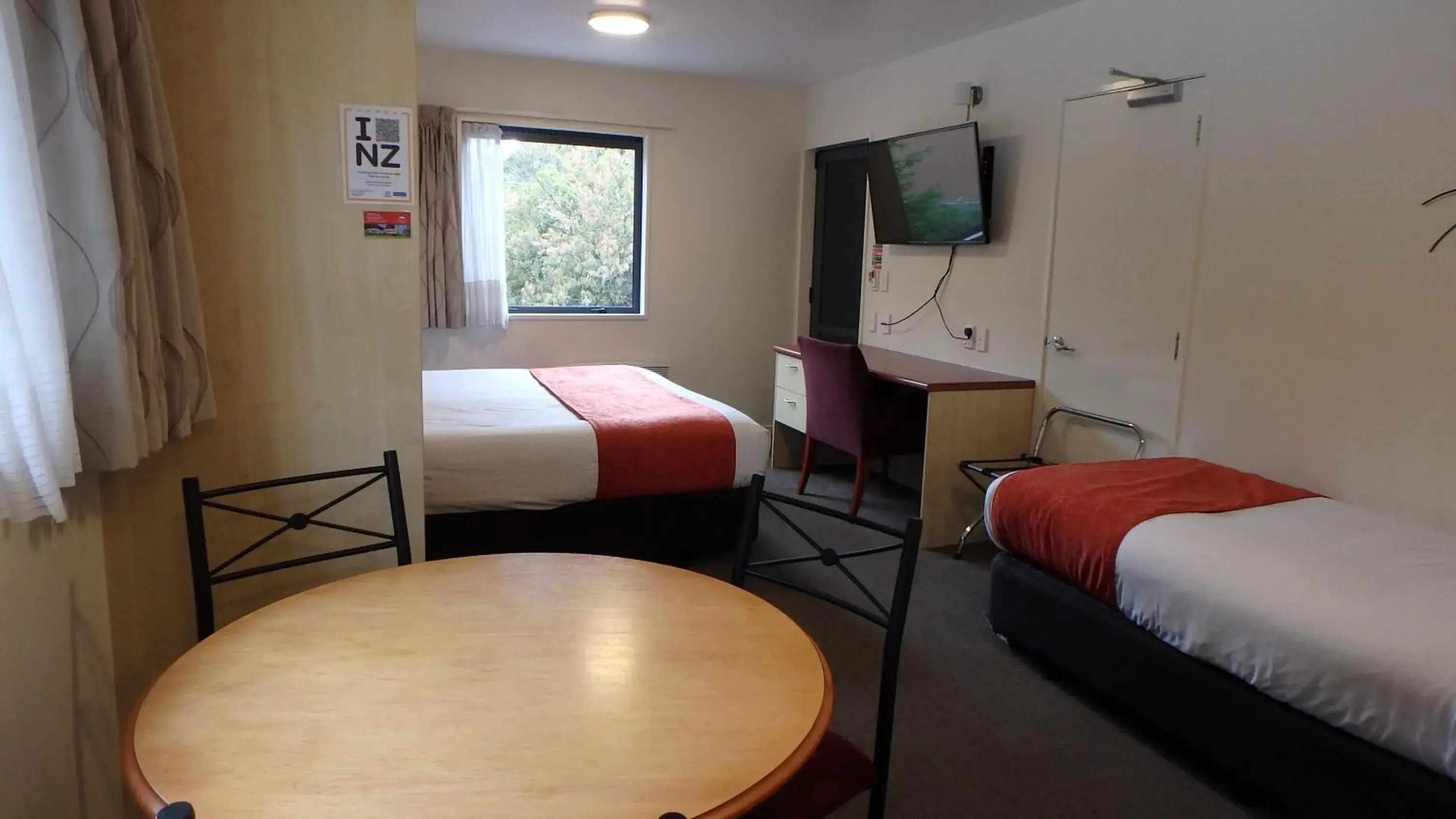 Two-Bedroom Family Interconnecting Room in Bella Vista Queenstown Two-Bedroom Family Interconnecting Room in Bella Vista Queenstown