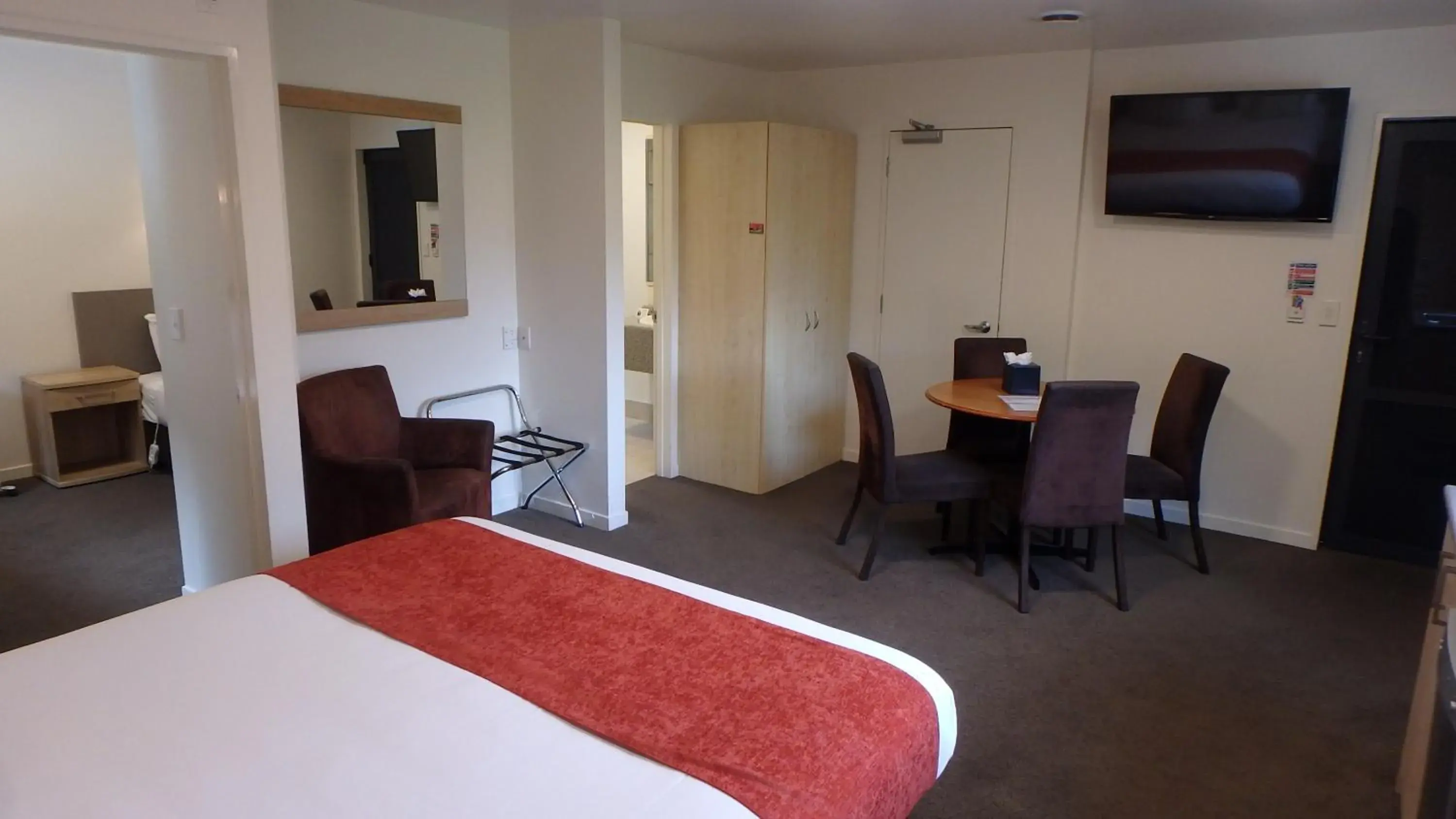 Three-Bedroom Family Interconnecting Room in Bella Vista Queenstown Three-Bedroom Family Interconnecting Room in Bella Vista Queenstown