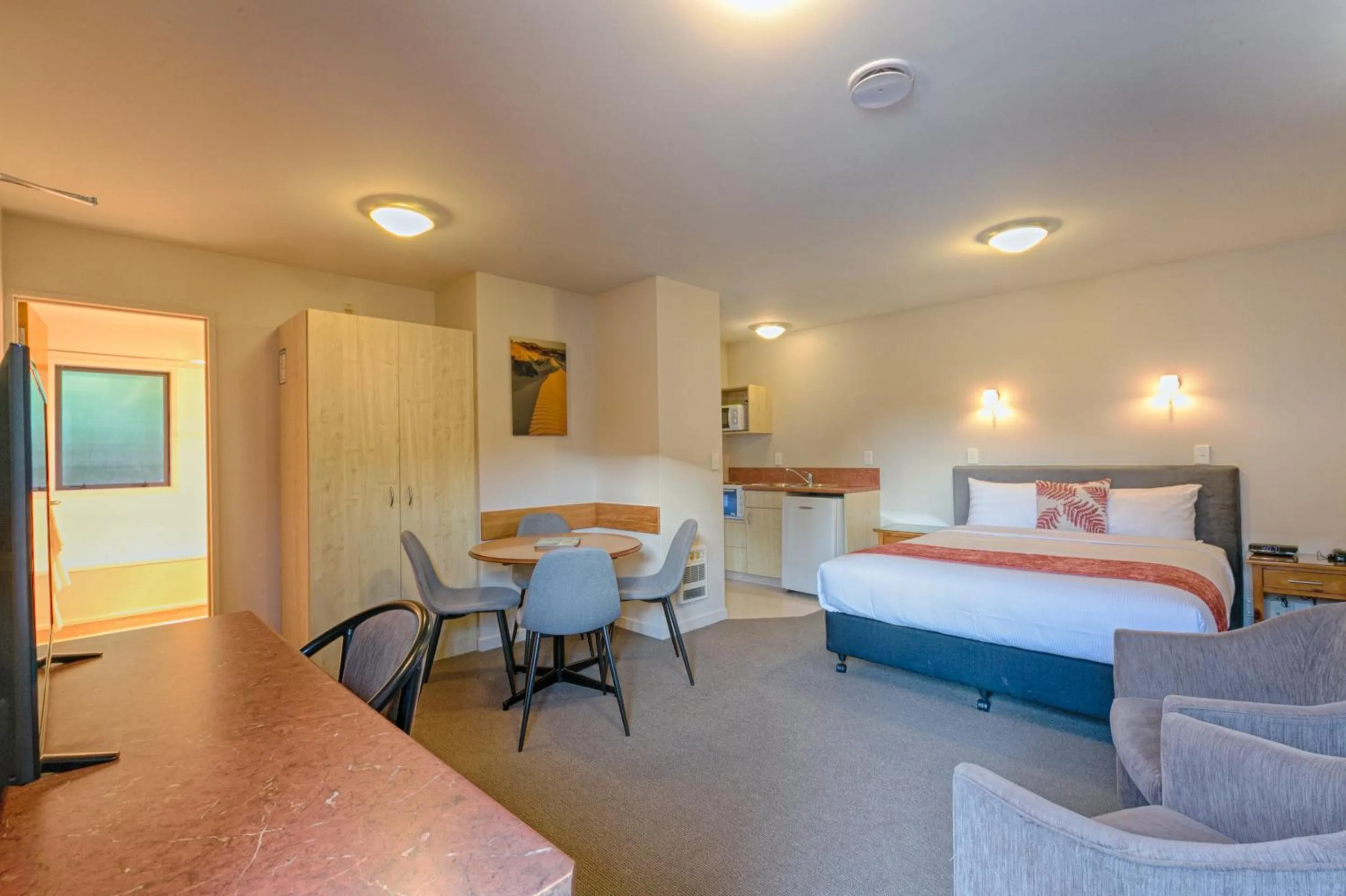 Photo of the whole room, Bed in Bella Vista Motel Franz Josef Glacier