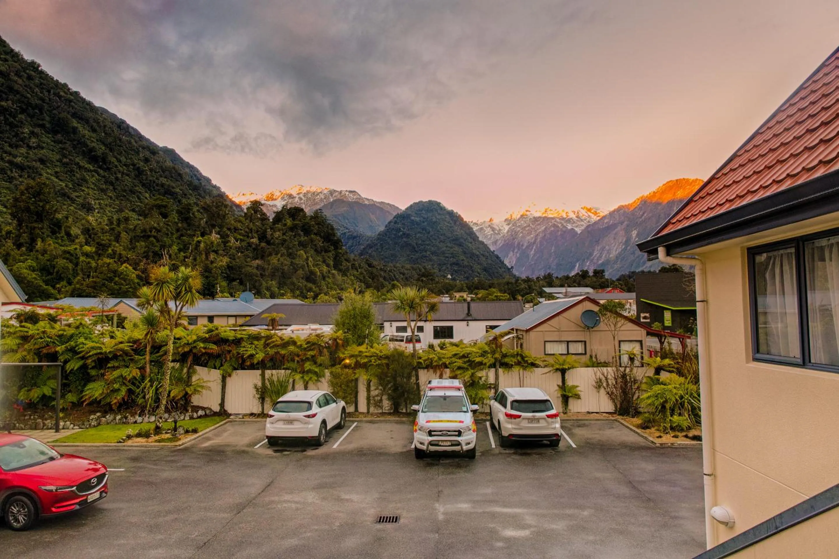 Mountain view in Bella Vista Motel Franz Josef Glacier