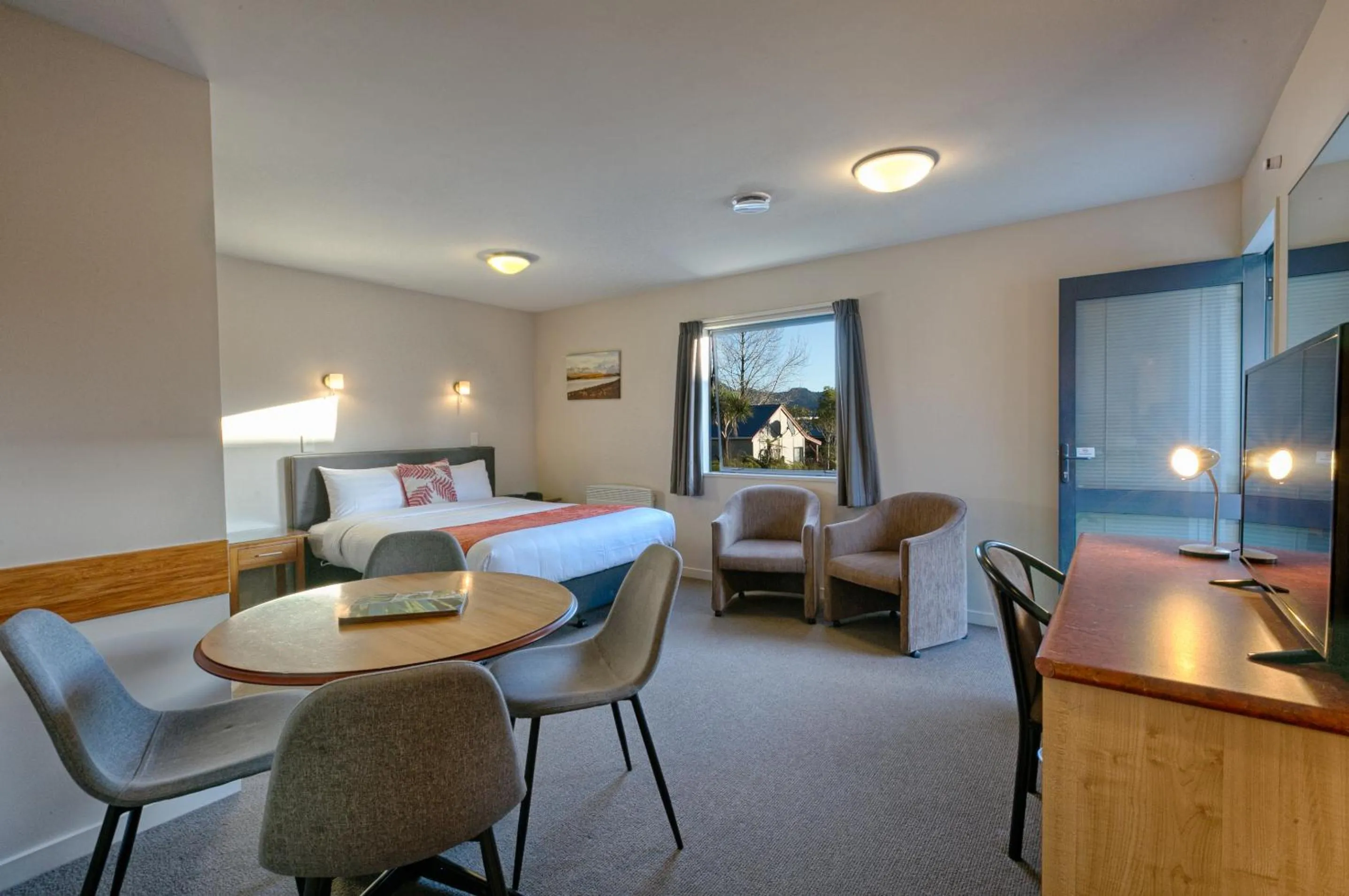 Living room, Bed in Bella Vista Motel Franz Josef Glacier