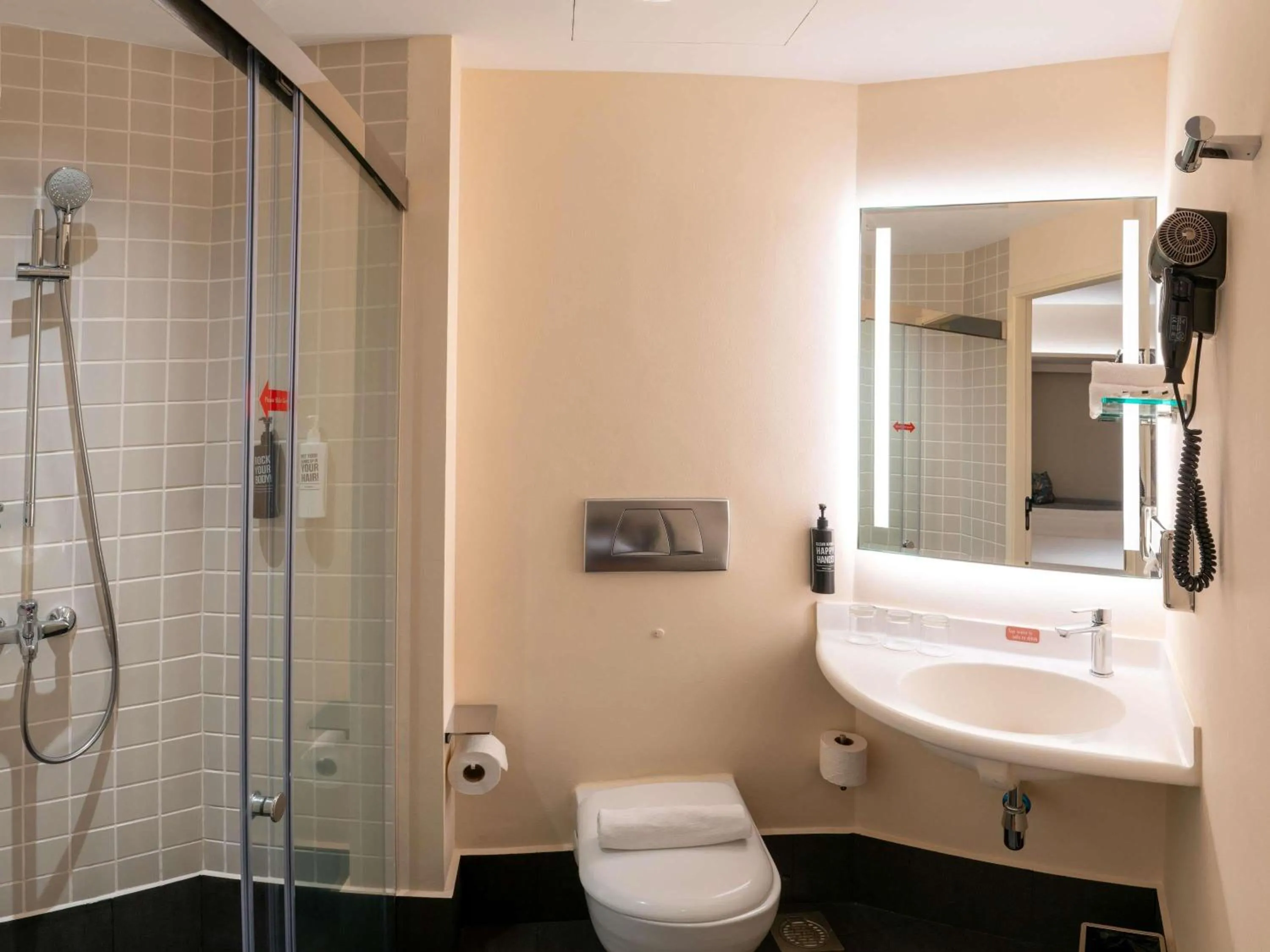 Bedroom in Ibis Singapore on Bencoolen - Newly Renovated