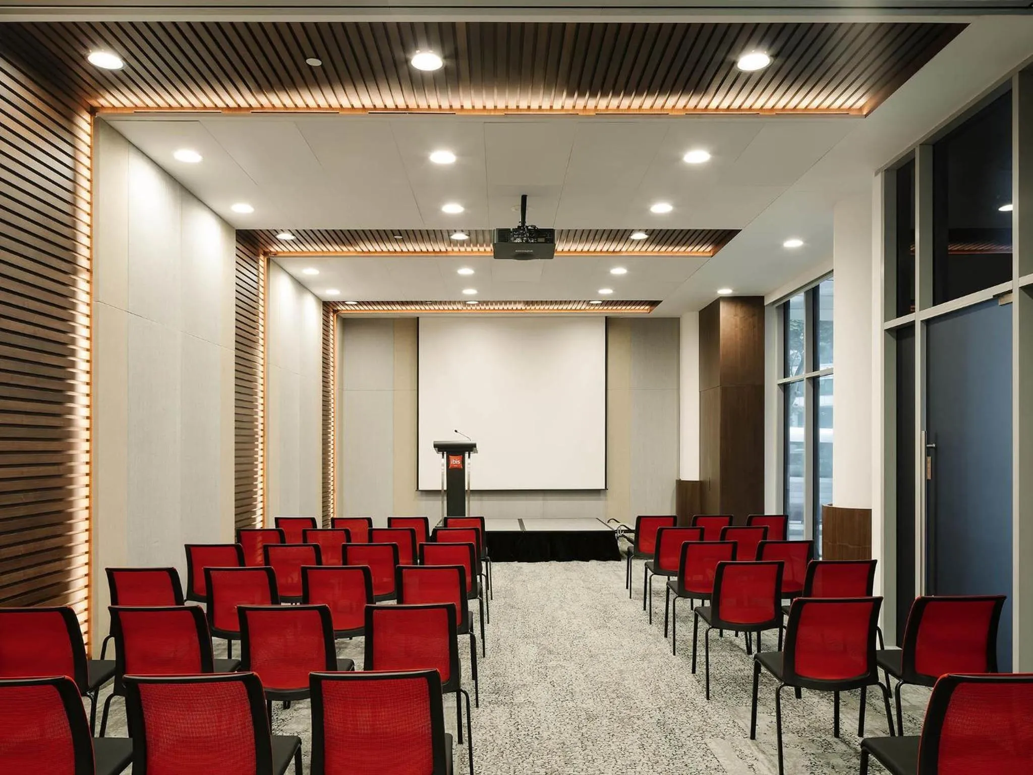 Meeting/conference room in Ibis Singapore on Bencoolen